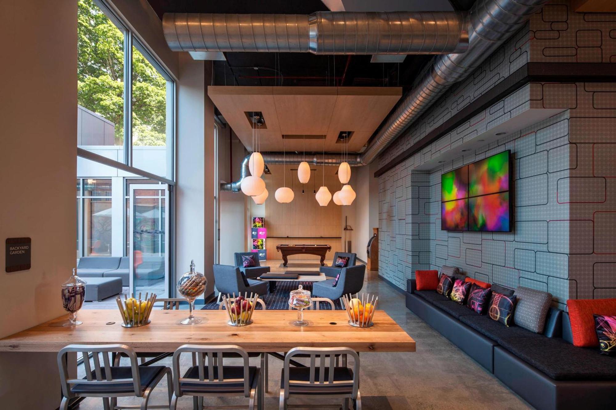 Hotel Aloft Long Island City-manhattan View