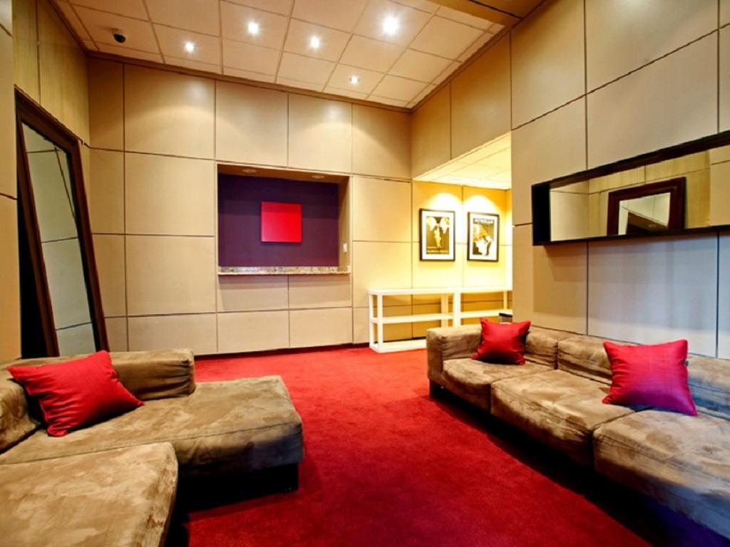 Global Luxury Suites At Ritz Plaza