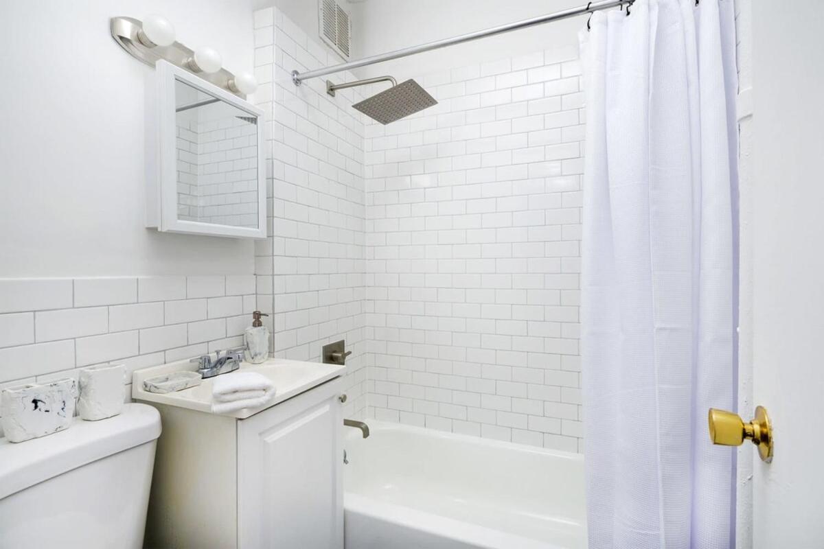 74-1c New With Private Outdoors - Gym * New York