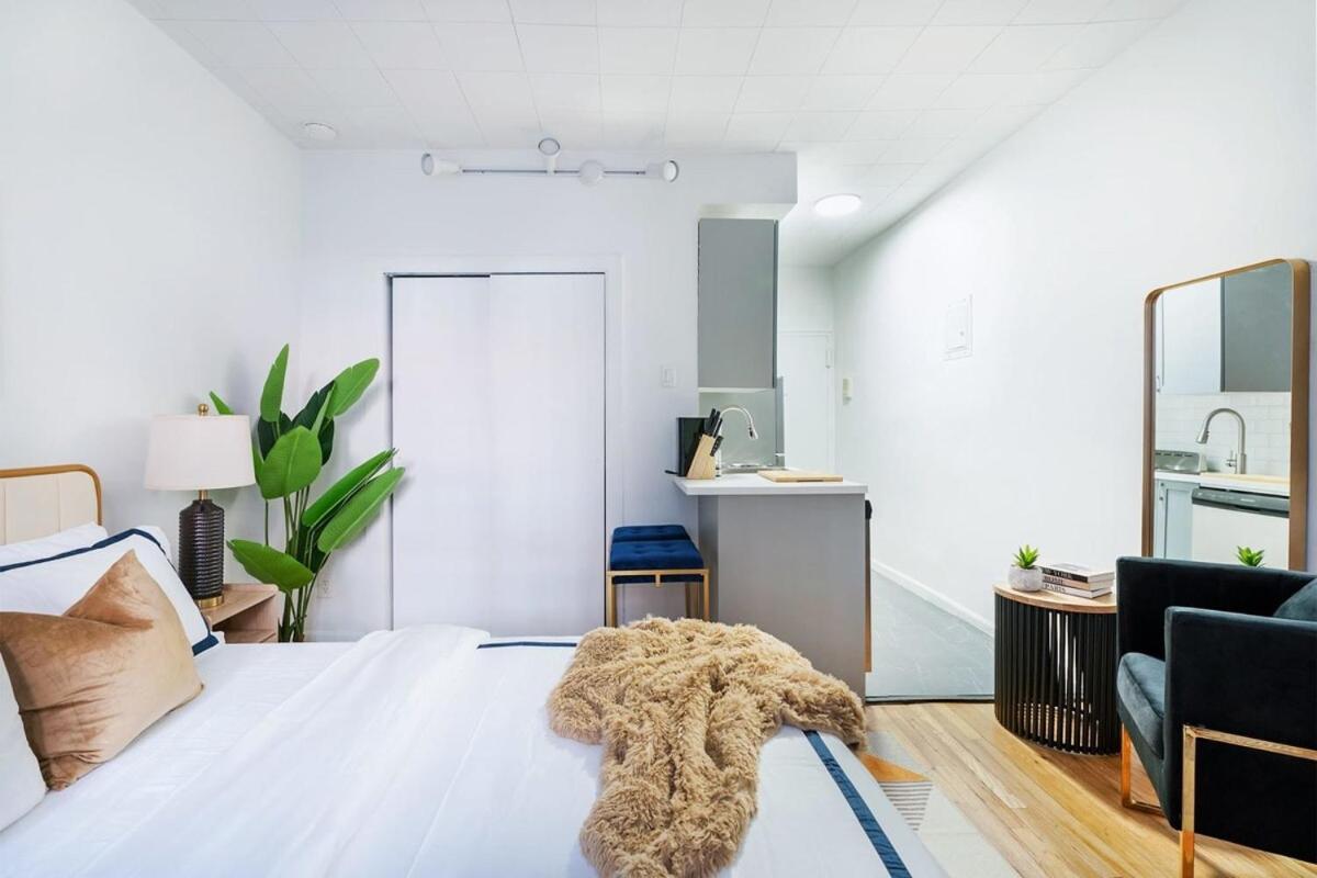 74-1c New With Private Outdoors - Gym