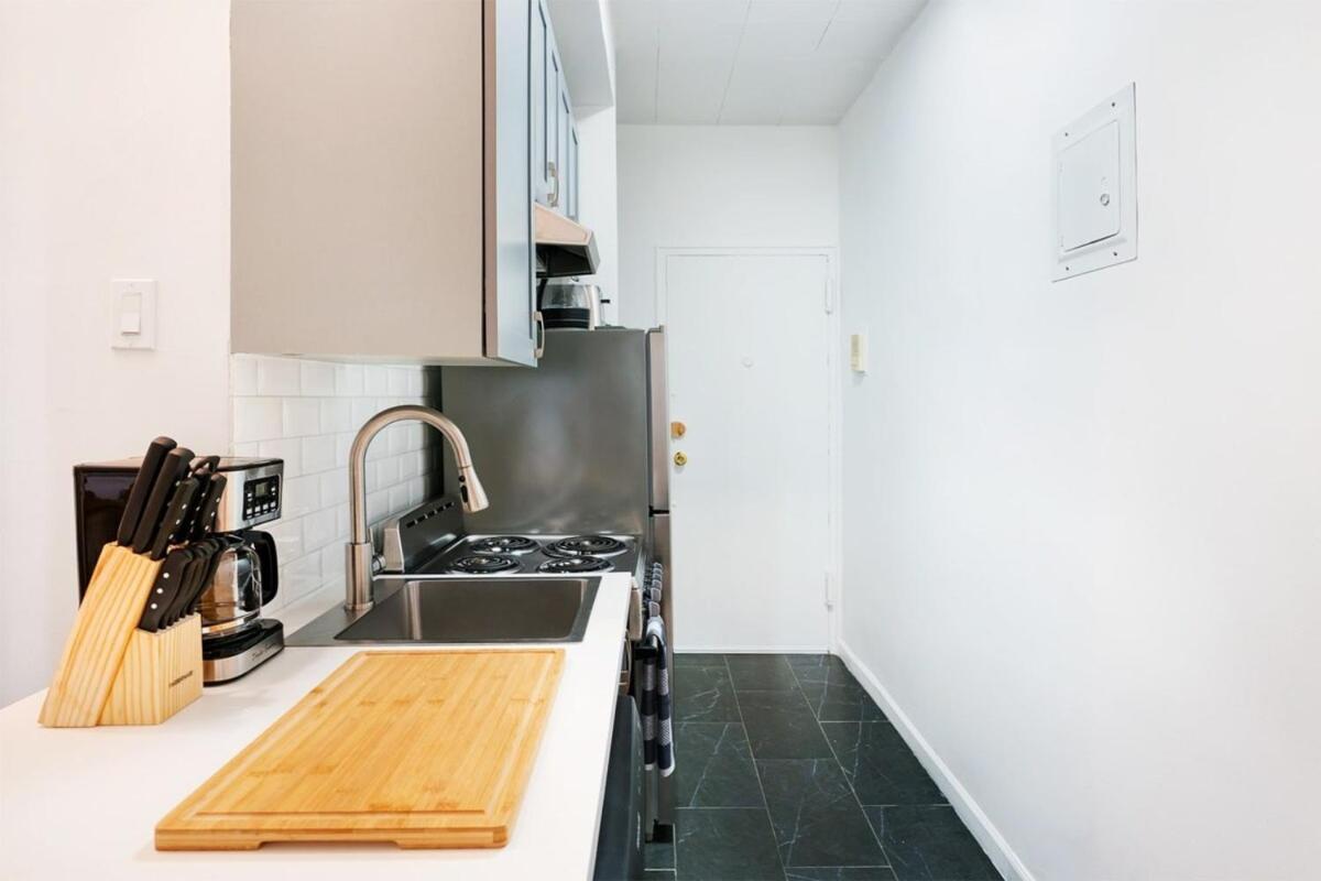 74-1c New With Private Outdoors - Gym *