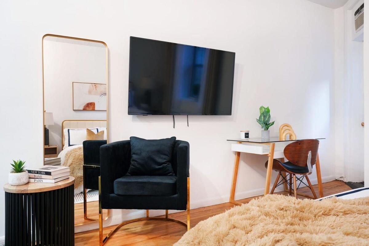 74-1c New With Private Outdoors - Gym Apartment *