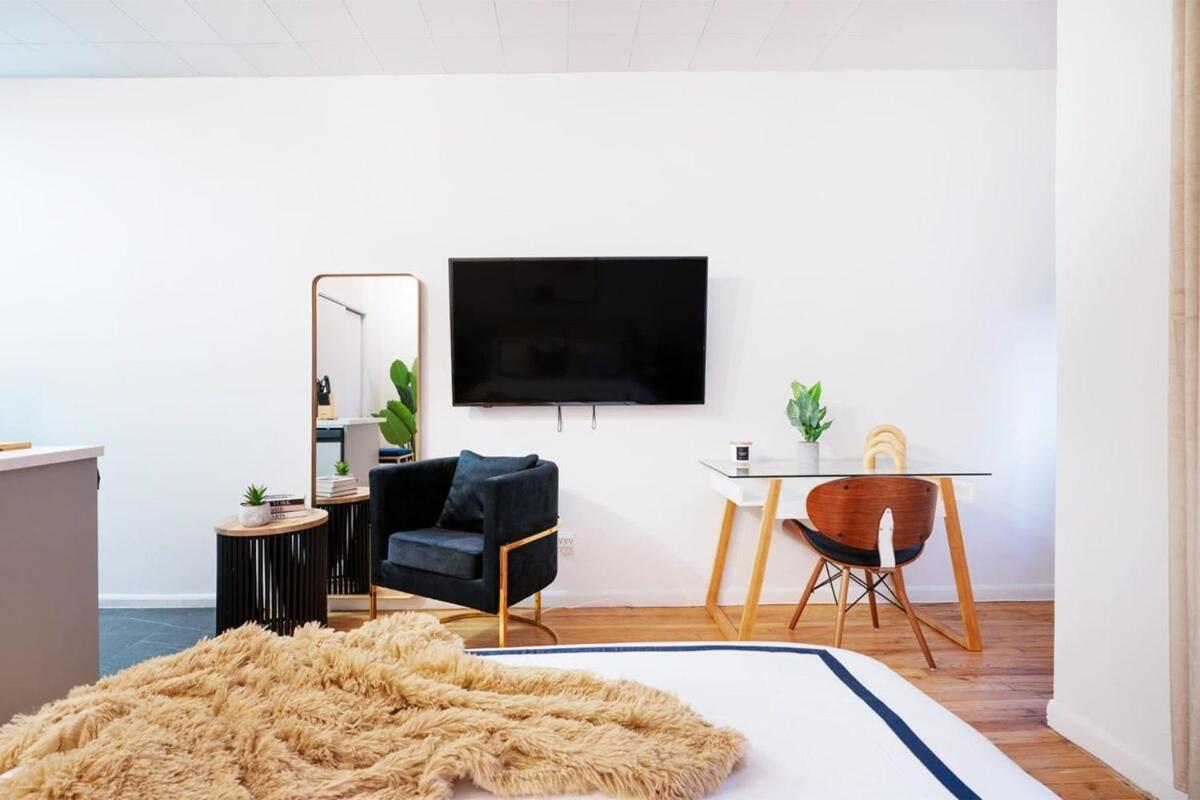 74-1c New With Private Outdoors - Gym New York