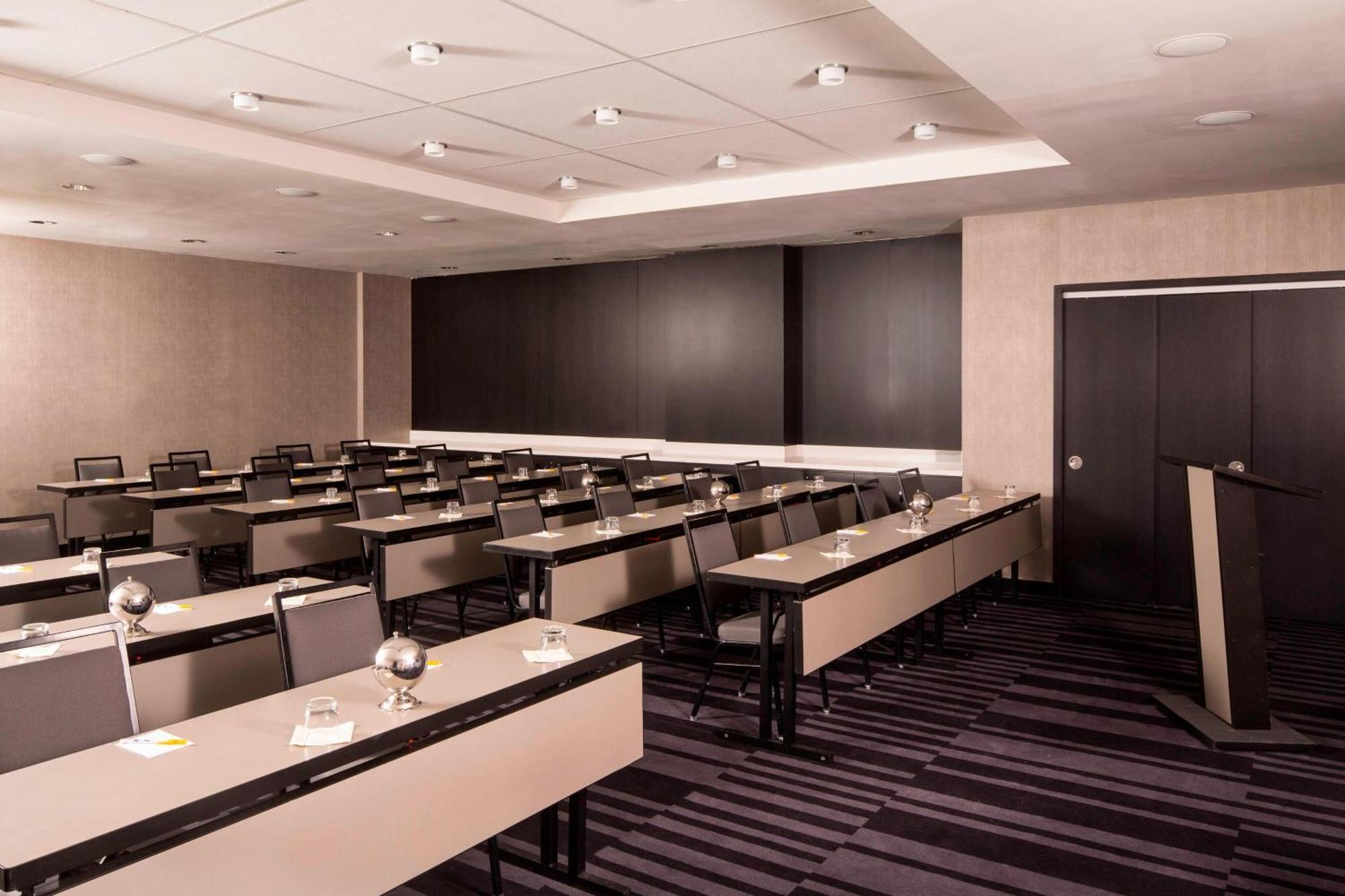 Hotel Courtyard By Marriott Manhattan/central Park 4*