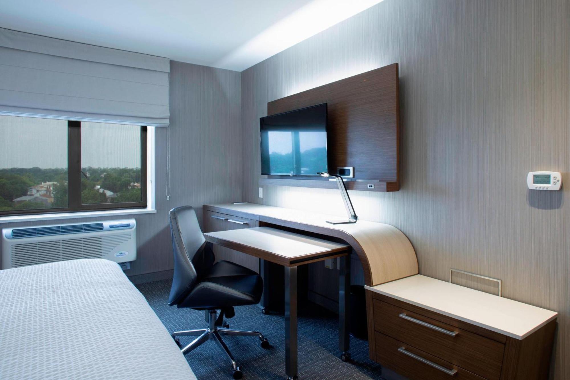 Hotel Courtyard By Marriott Queens/fresh Meadows New York