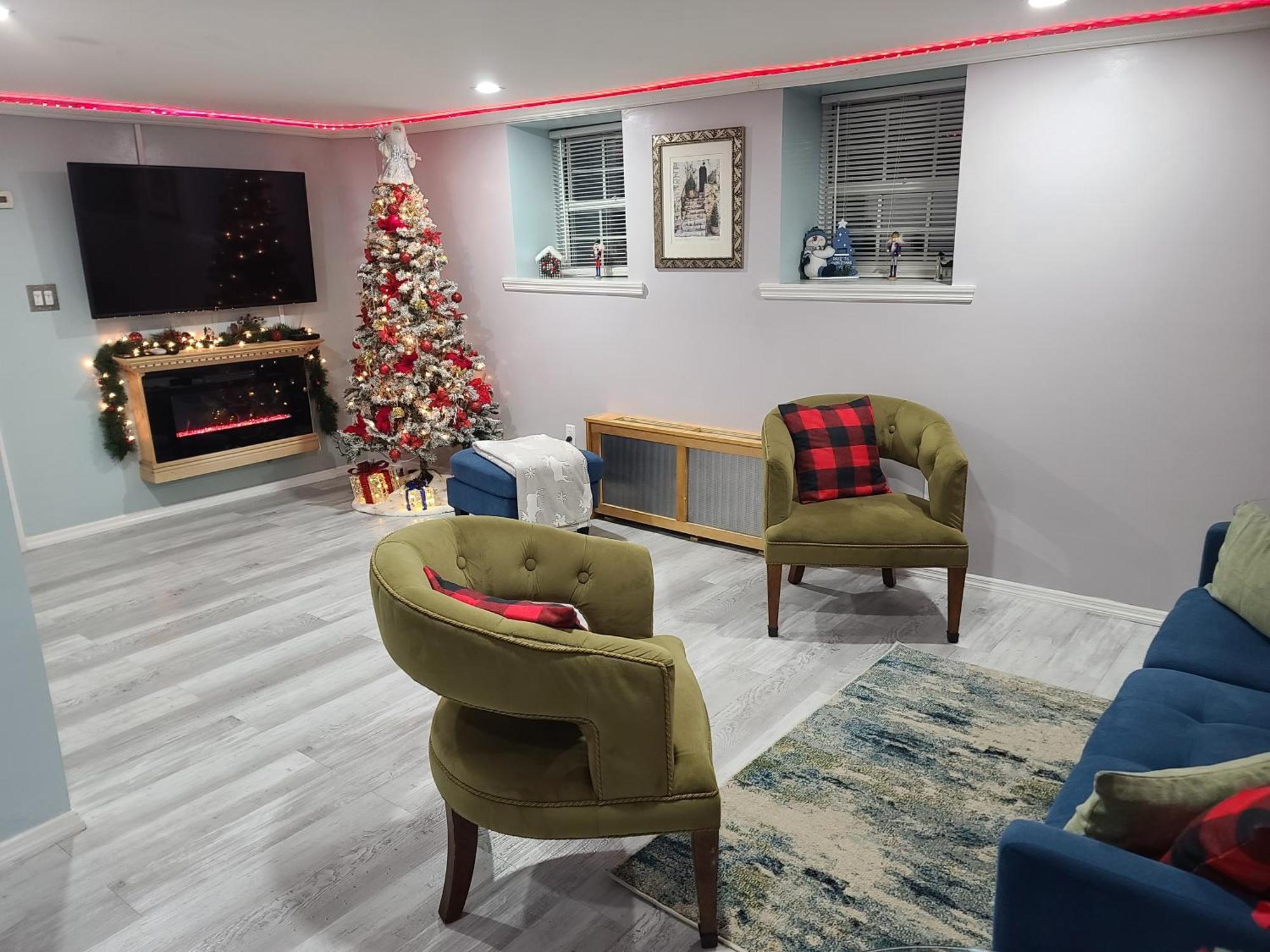 Lovely 2 Bedroom With 2 Entrance And Parking With A Fee Apartment