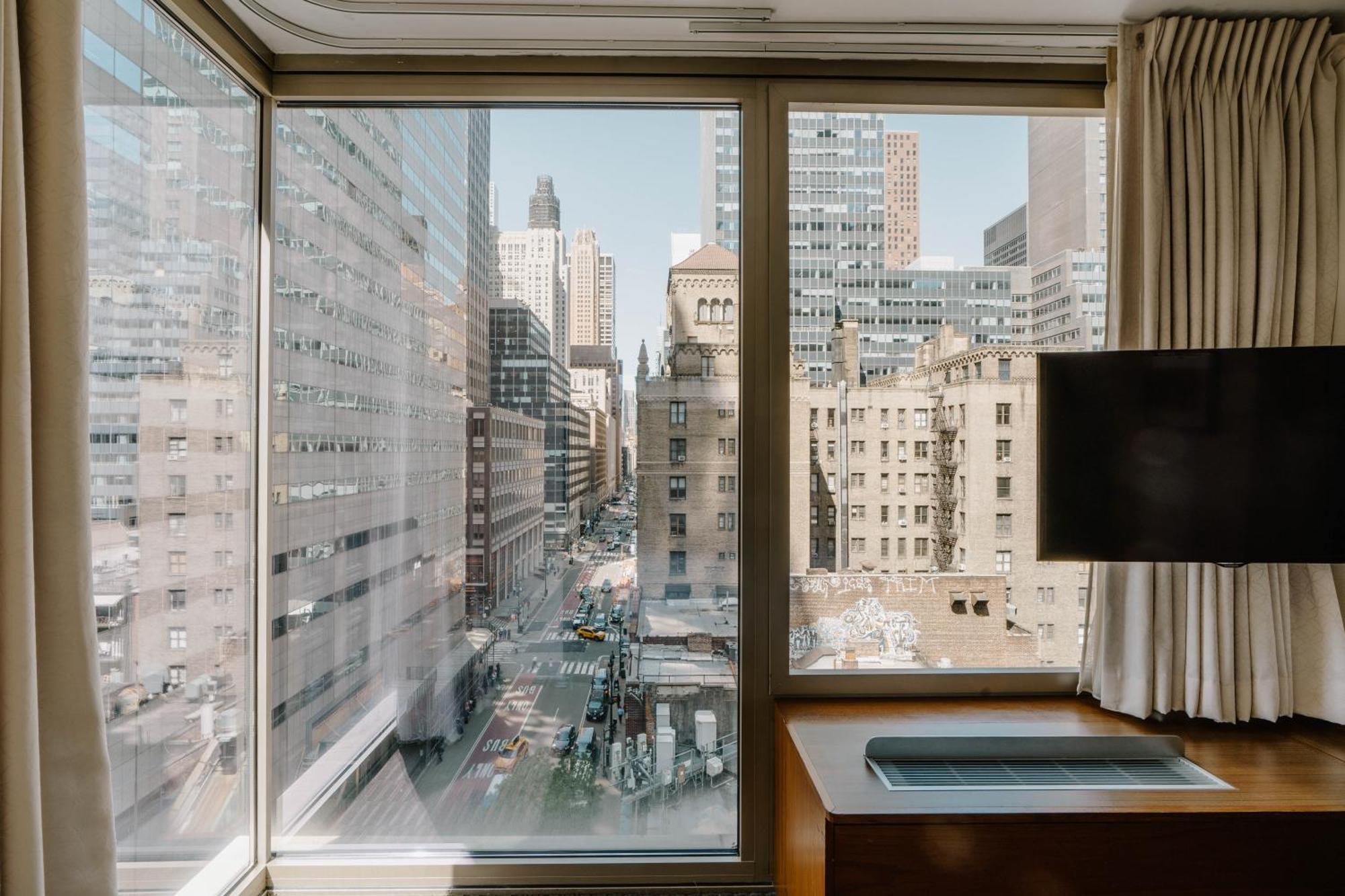 Boutique At Grand Hotel