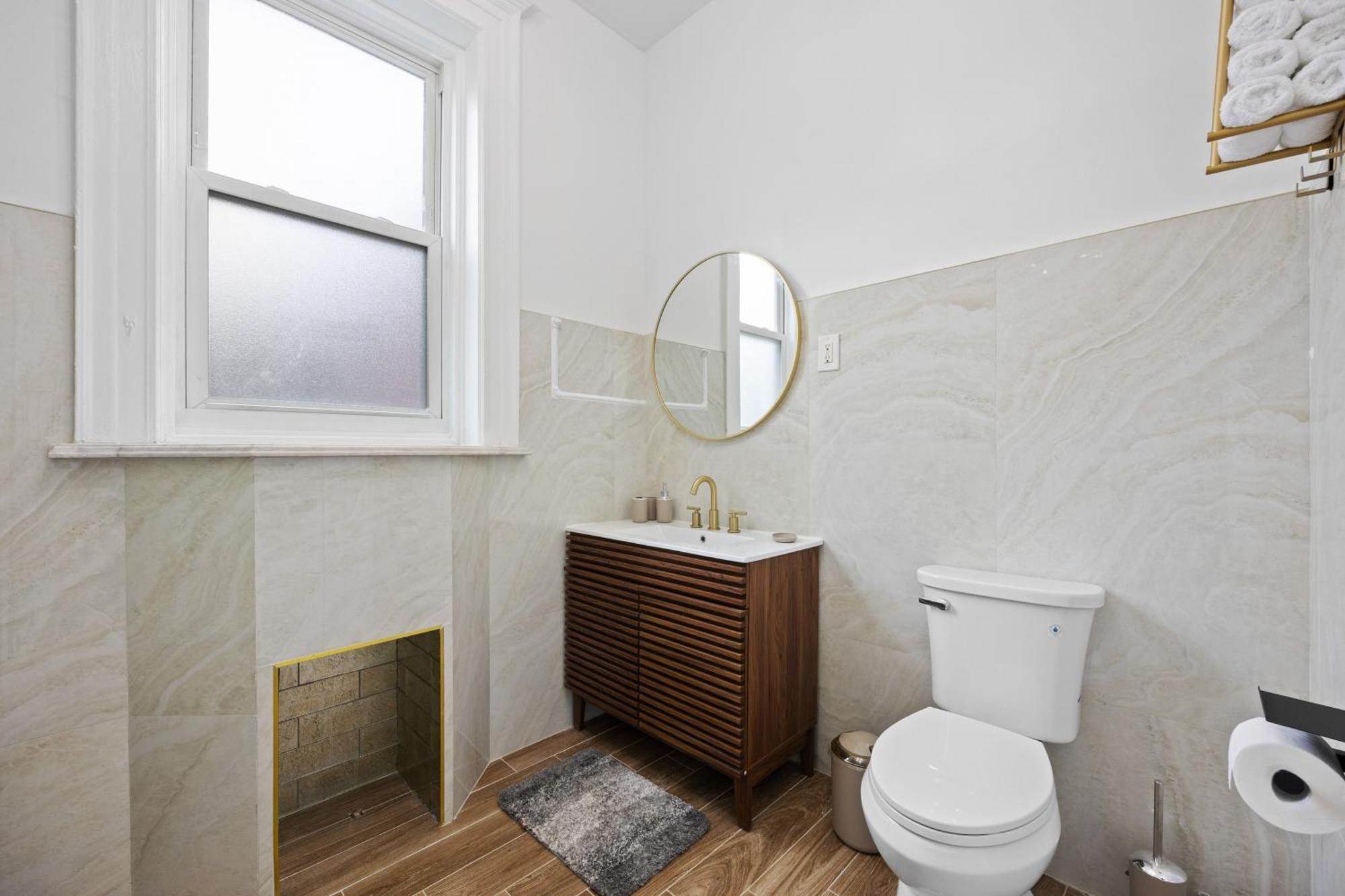 Appartement Prime Location 2 Bdr Loft With Patio, Steps To Subway At 