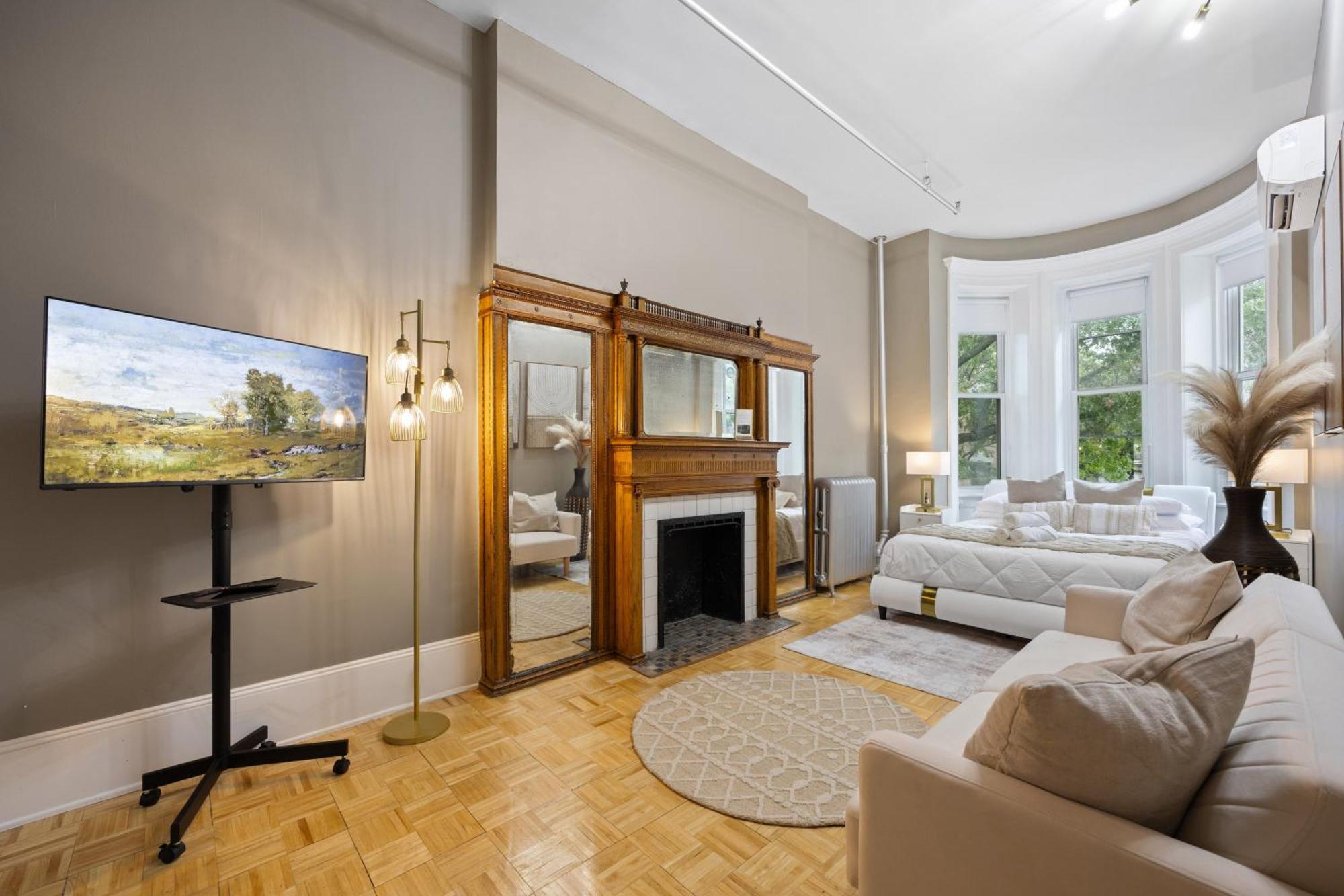Appartement Prime Location 2 Bdr Loft With Patio, Steps To Subway At 