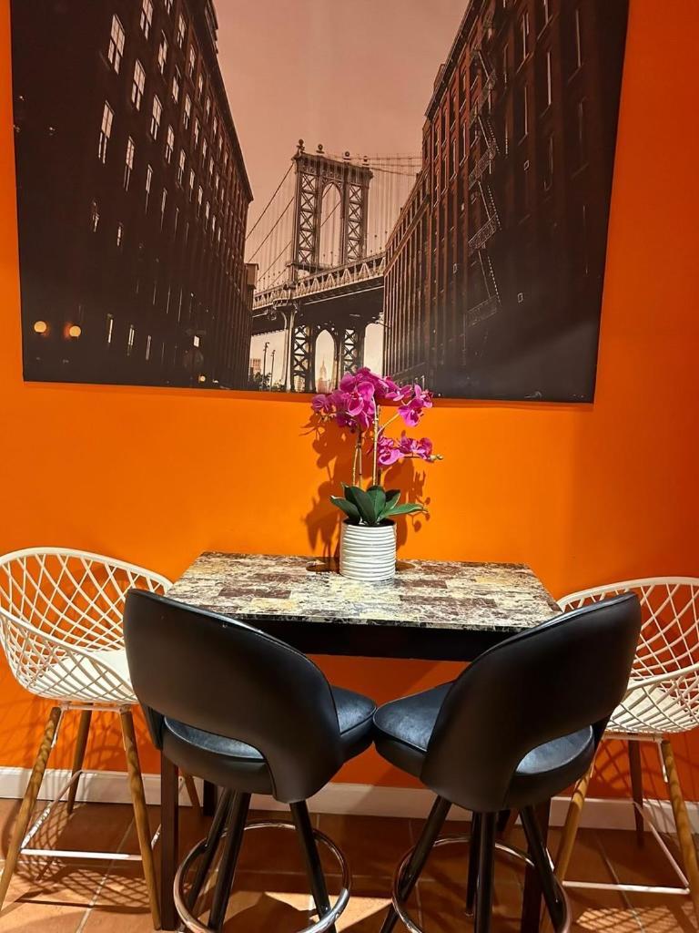 Cozy Woodside Near Manhattan Apartment *