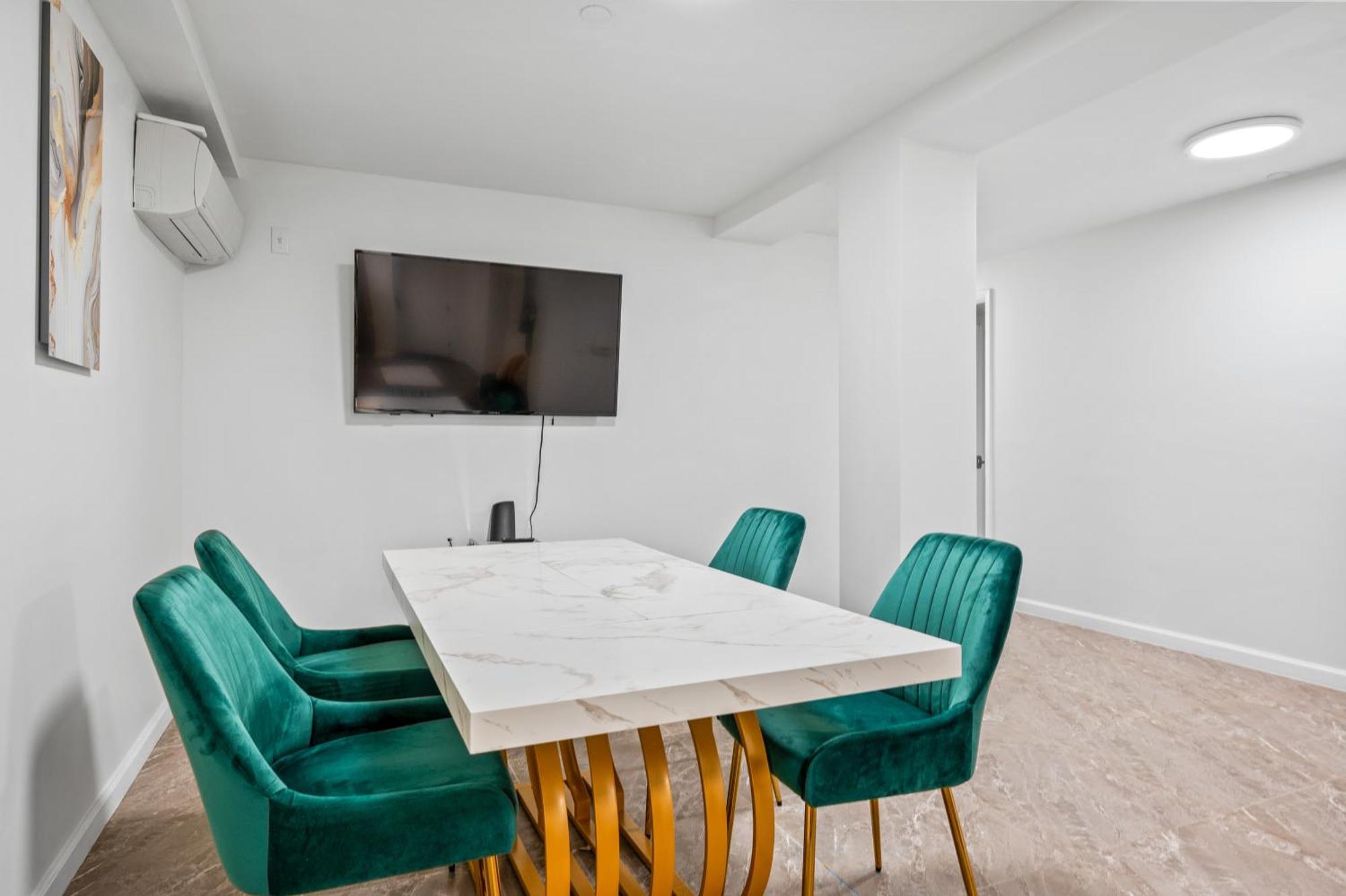 Hotel Upper East Side Luxury 3br 2b 1700 Square Feet New York