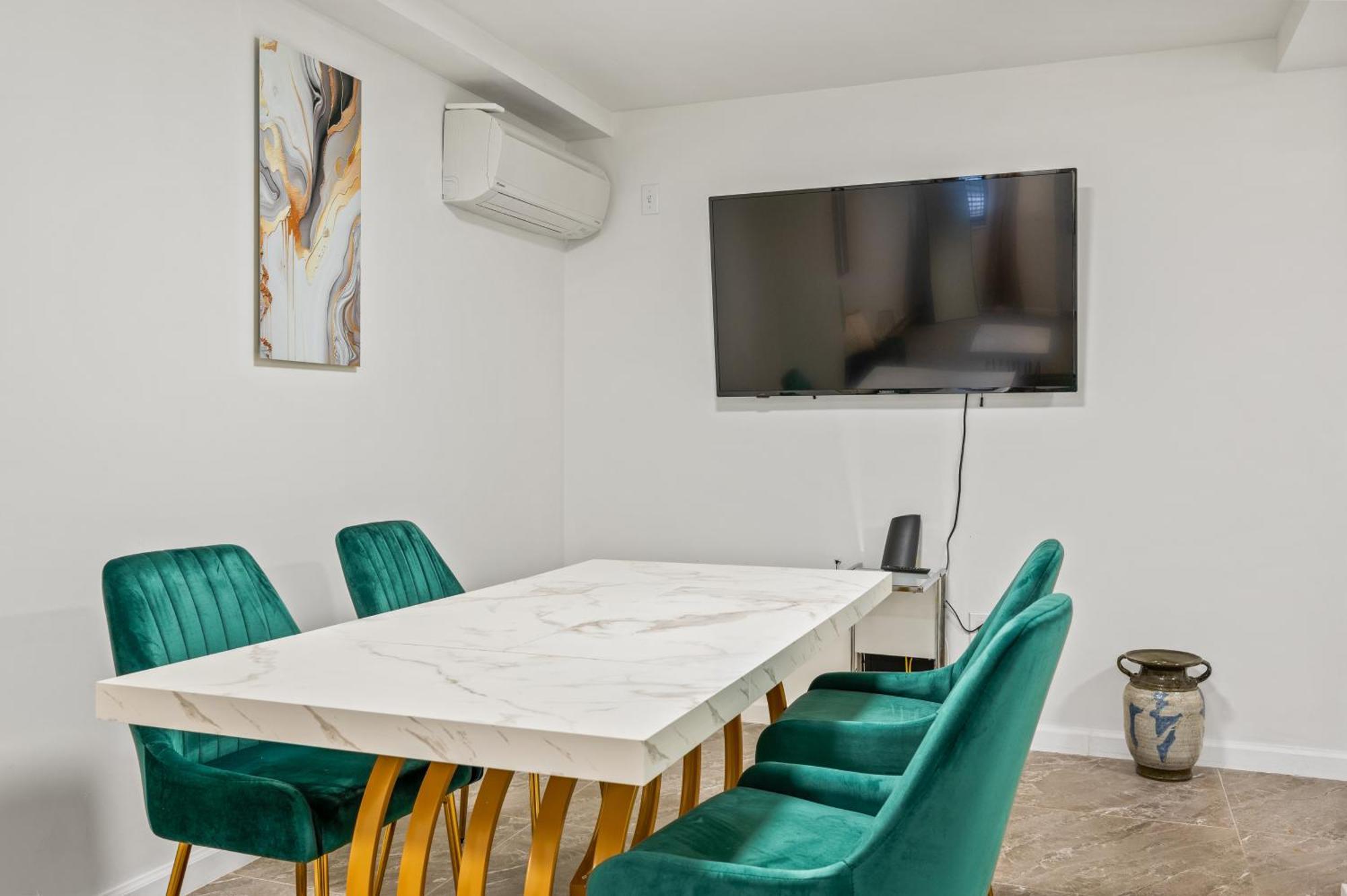 Hotel Upper East Side Luxury 3br 2b 1700 Square Feet 4*