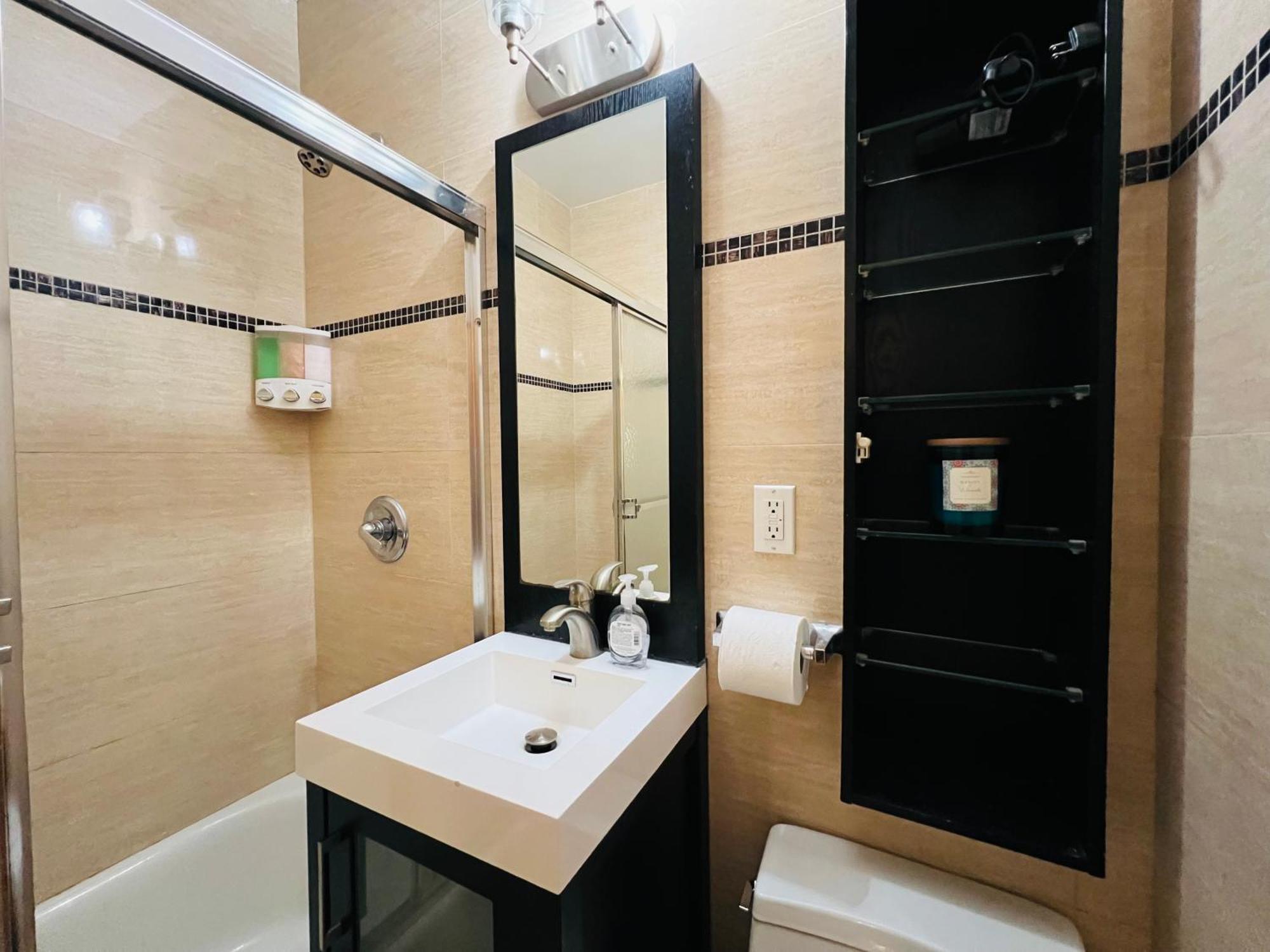 Steps From Empire State Building *