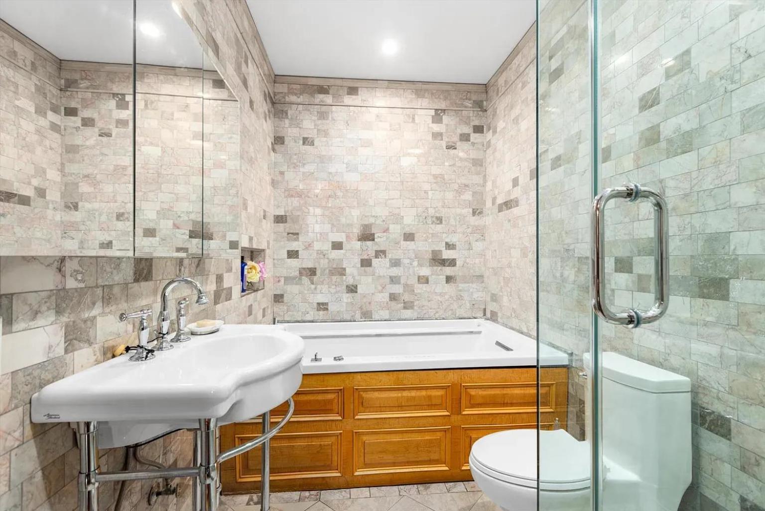 Northern Lights Mansion 4*