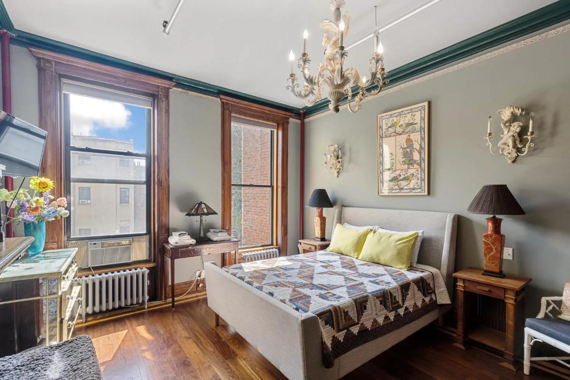 Northern Lights Mansion Bed & Breakfast 4*