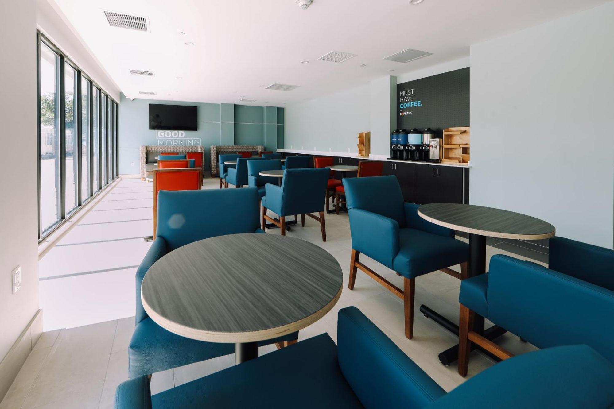 Hotel Express Long Island E - By Ihg