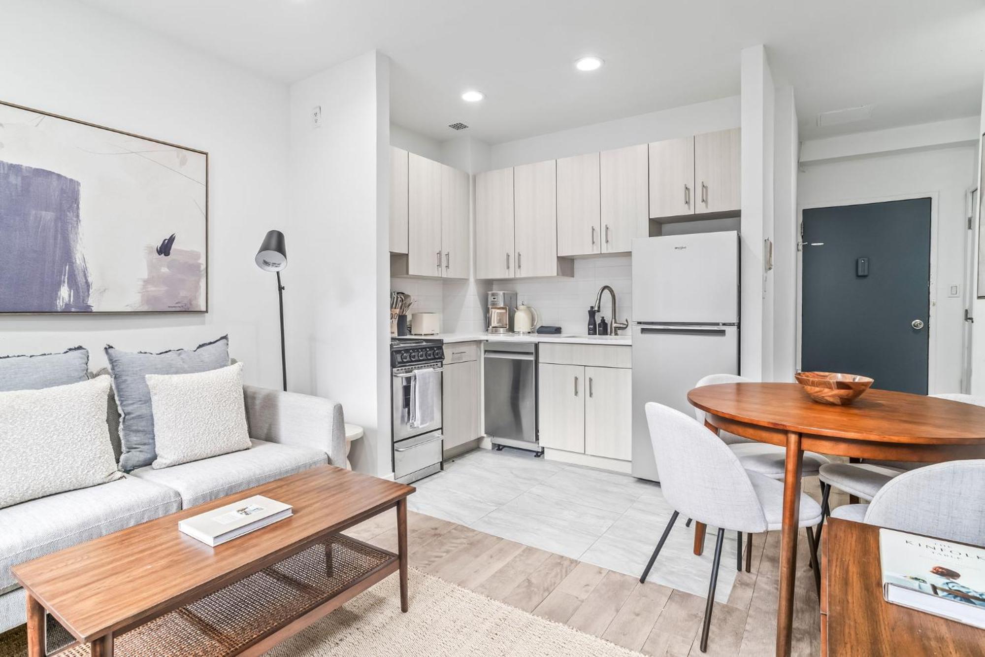 Sleek 2 Bed 1 Bath By Chrysler Building & Bustling Murray Hill Appartement *