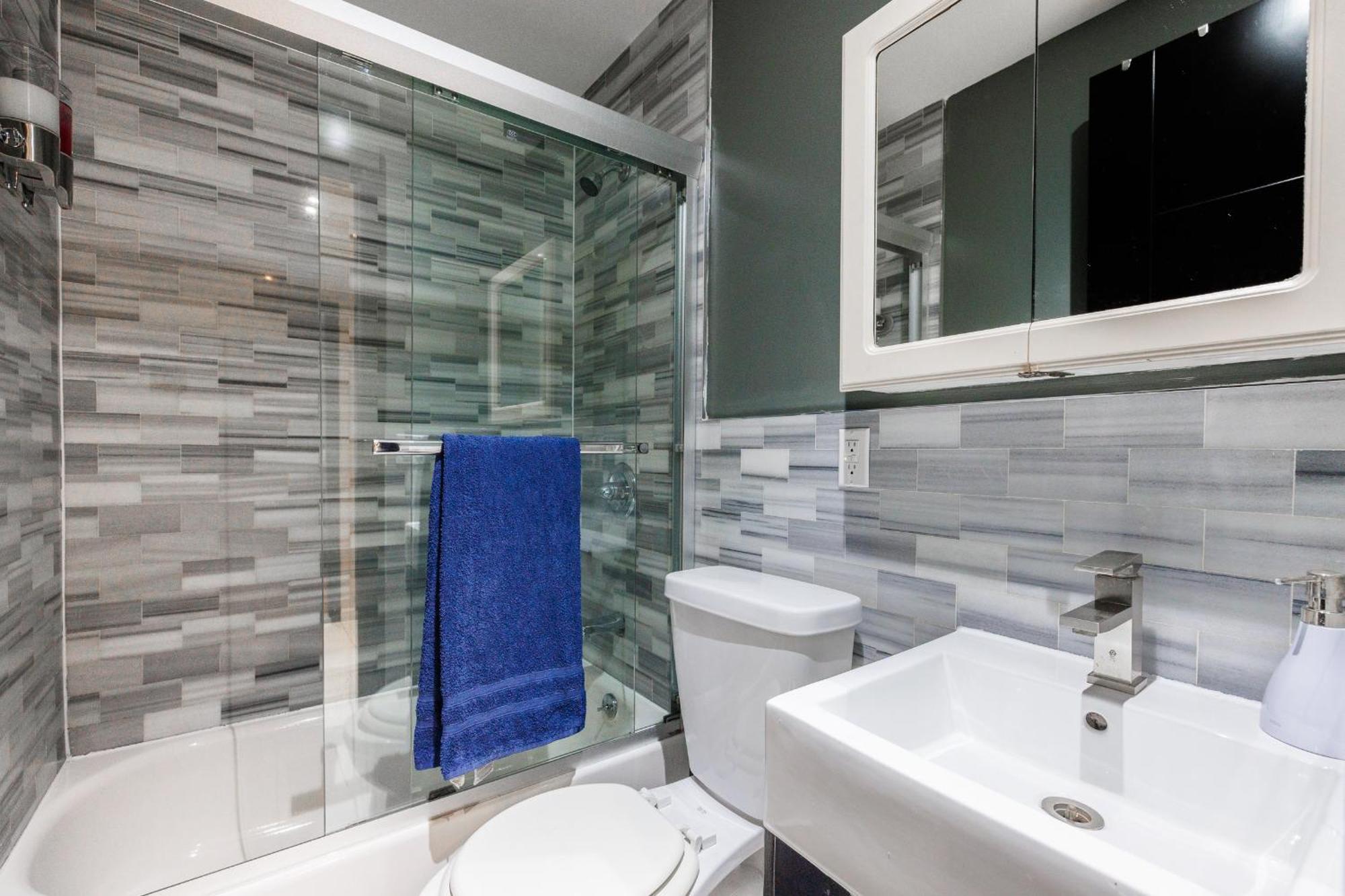 Park Side Living, Style -5 *