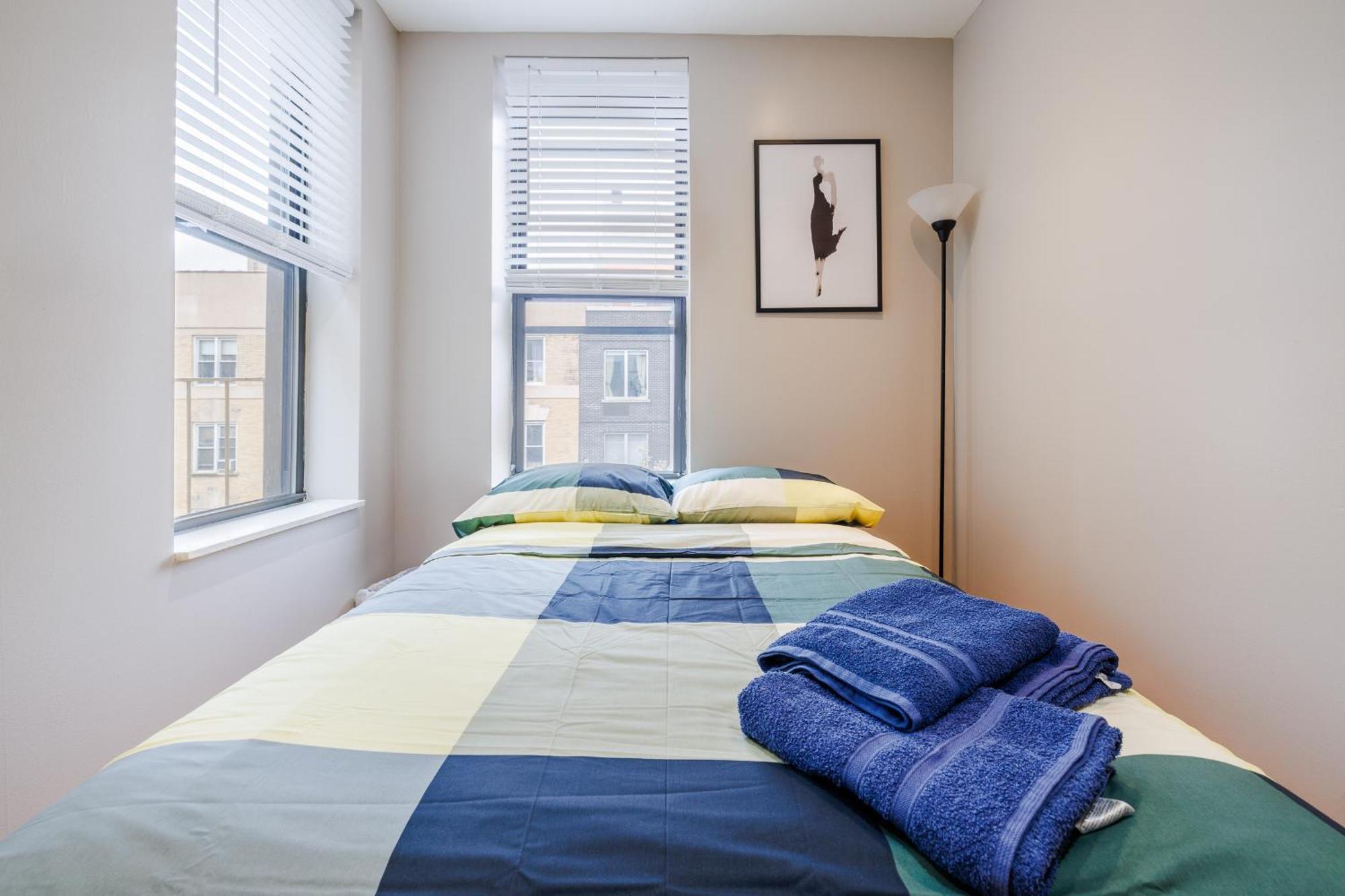 Apartment Park Side Living, Style -5 *