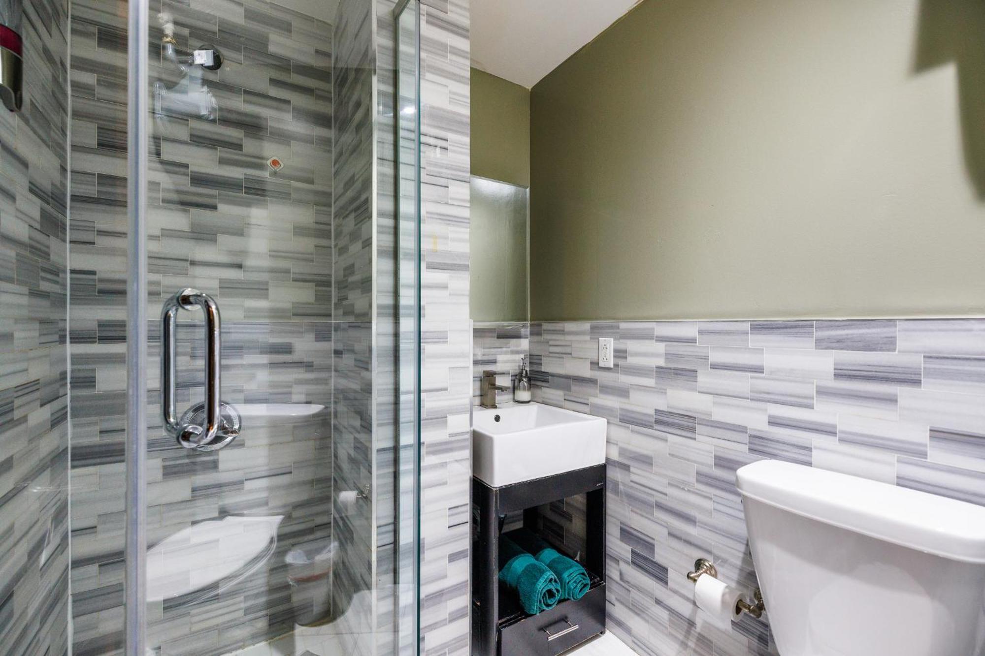 Apartment Park Side Living, Style