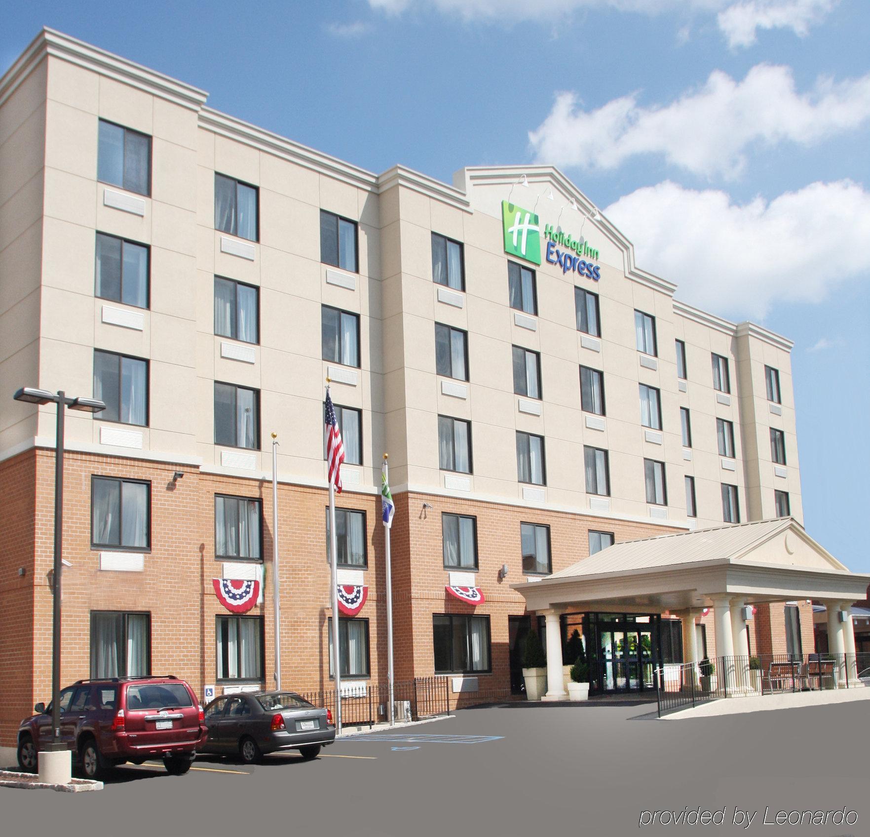 Hotel Country & By Radisson, Staten Island New York