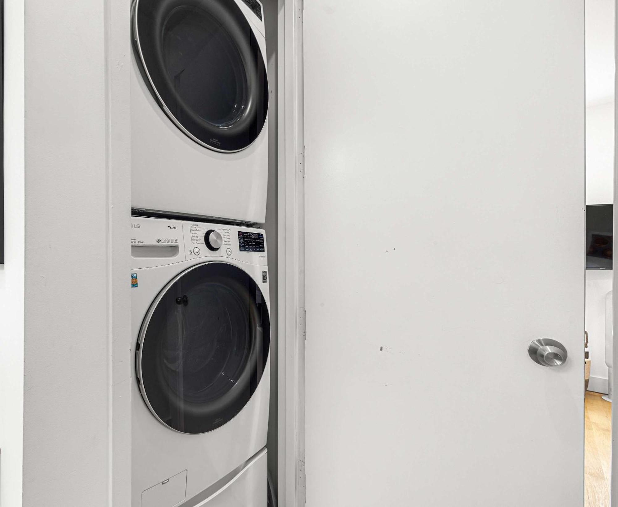 Bainbridge By Rove Duplex With Deck & Backyard * New York