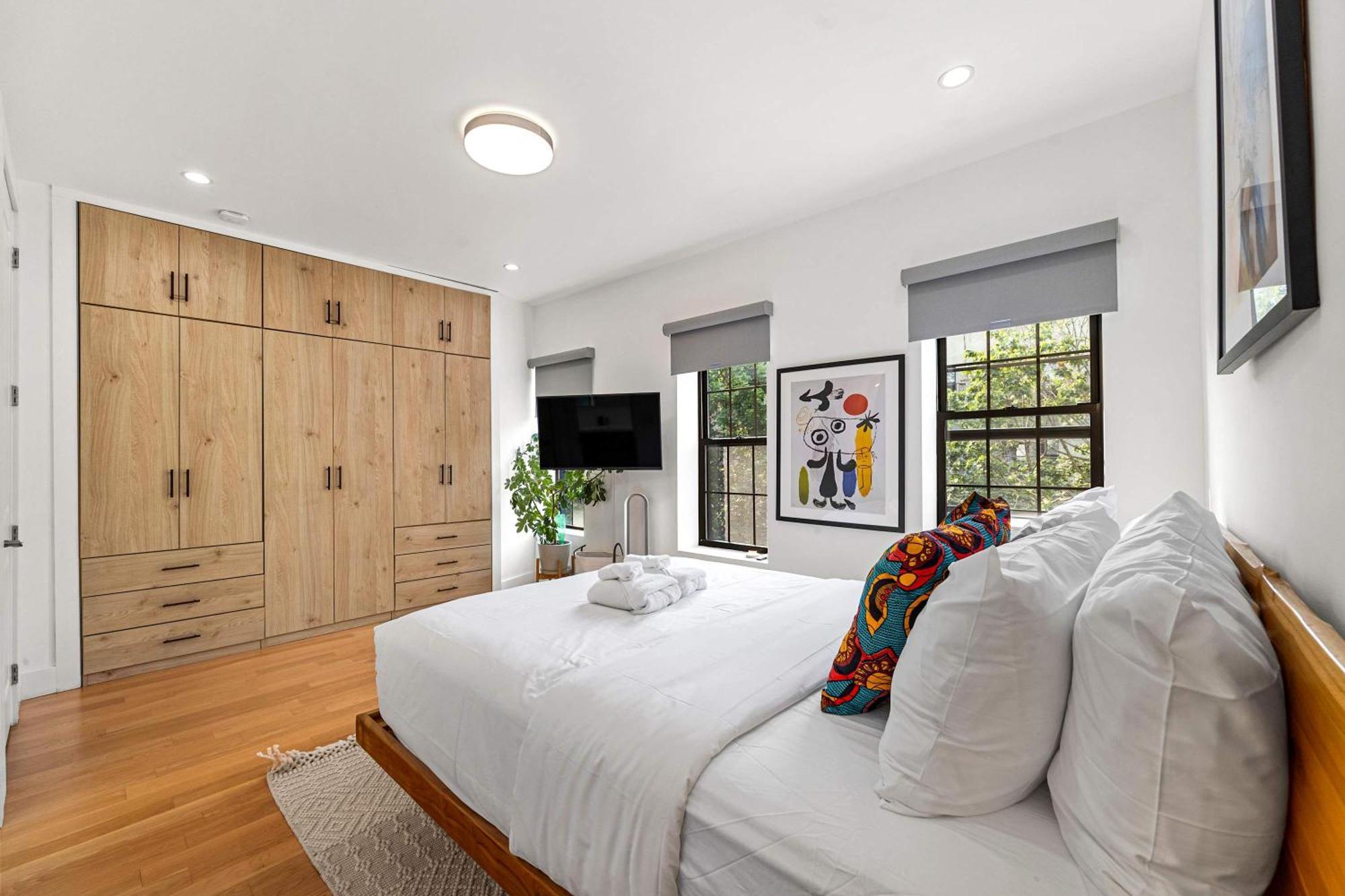 Bainbridge By Rove Duplex With Deck & Backyard Holiday home New York