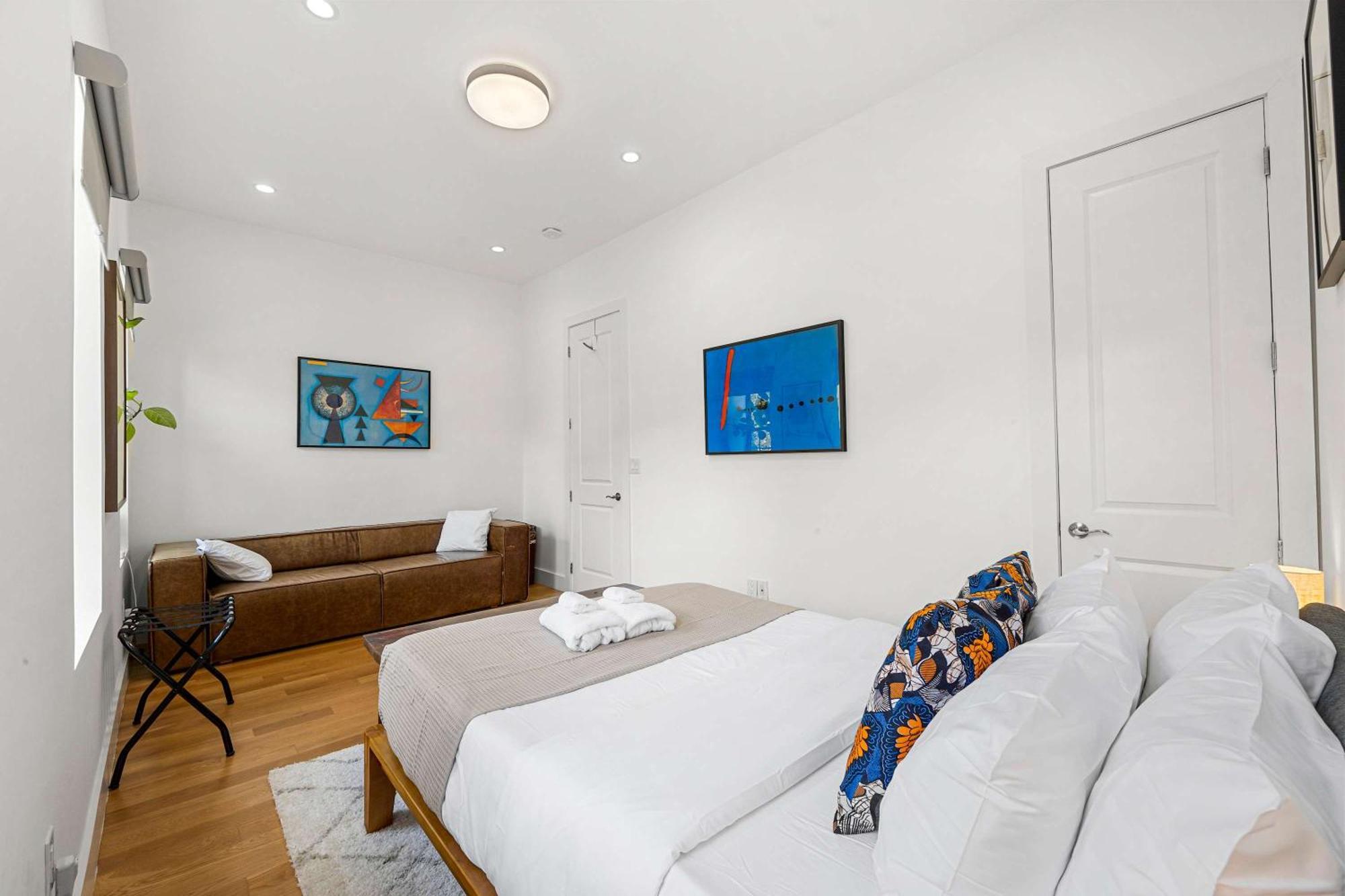 Bainbridge By Rove Duplex With Deck & Backyard Holiday home