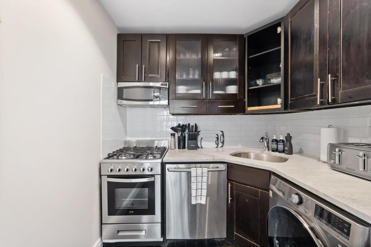 Apartment Chelsea Vista Ii By Rove Travel 2br Ph With Rooftop