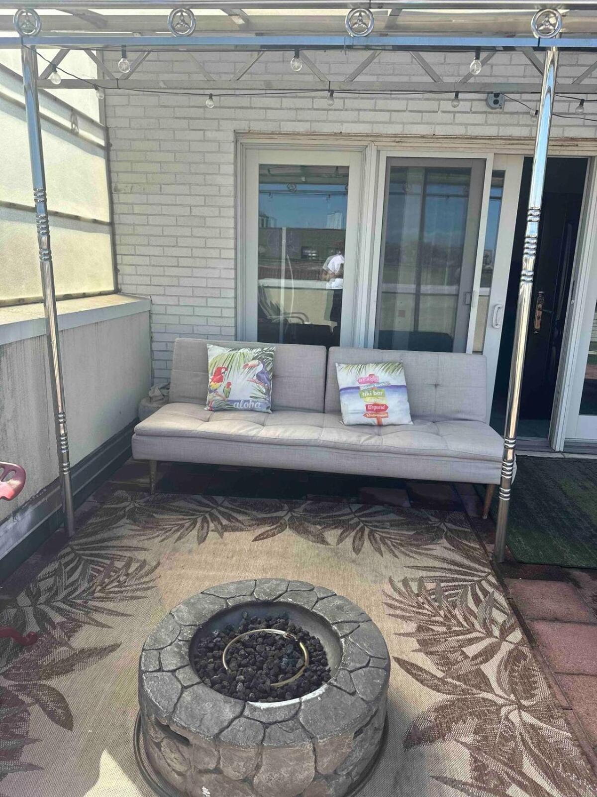 Skyline Penthouse Apartment *