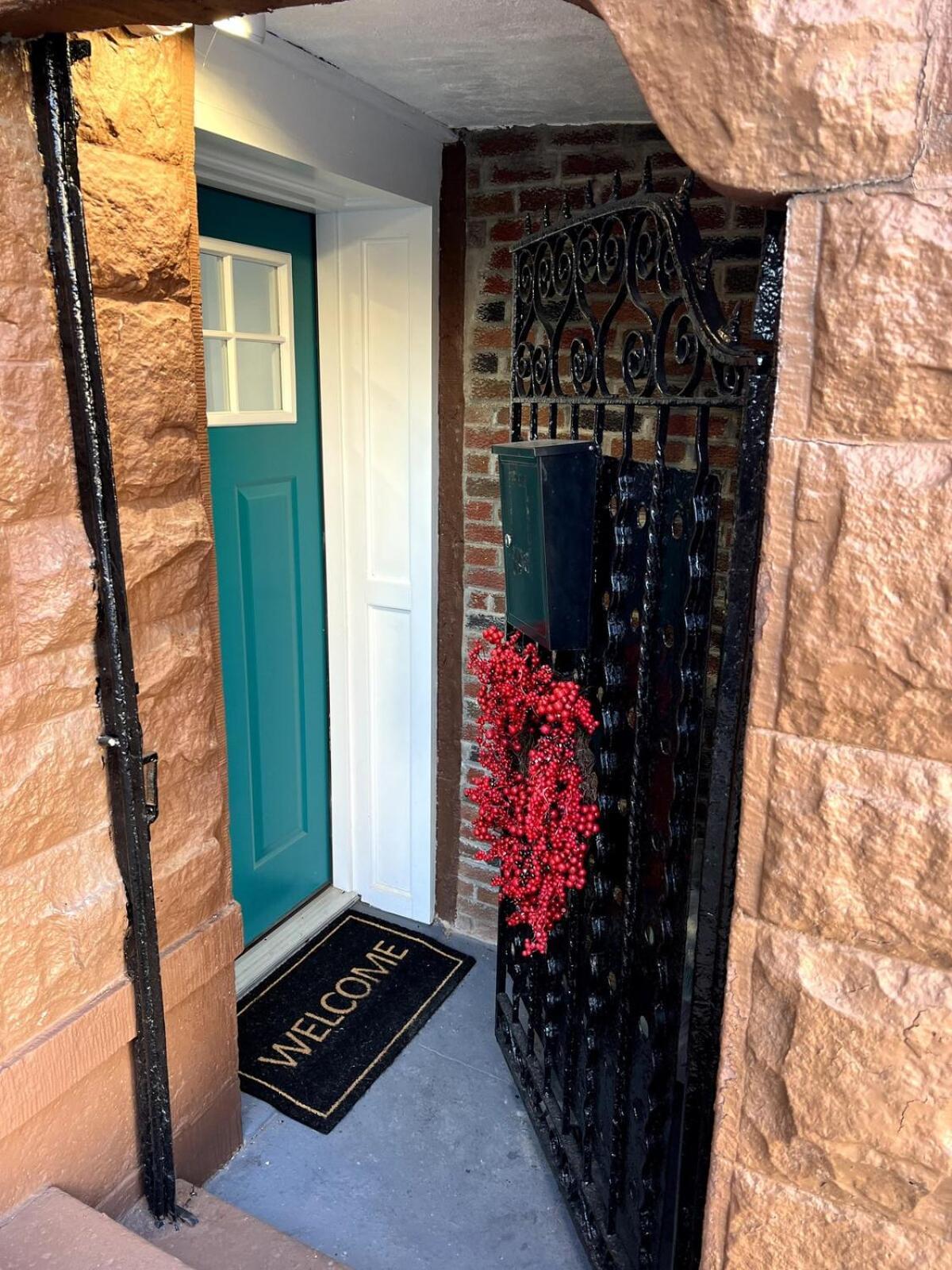 Share Historic Brownstone With The Host! Guest house New York