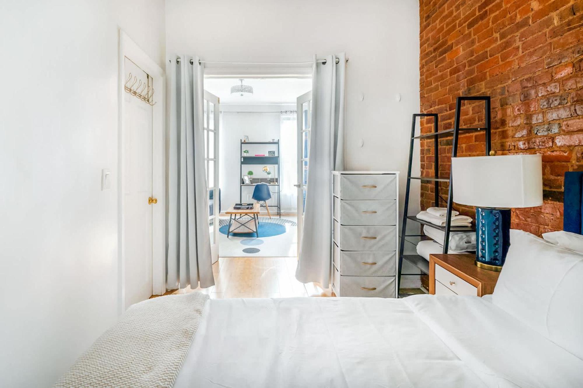 Apartment 454-4r New 2br Prime Midtown Value Sleeps 5 *