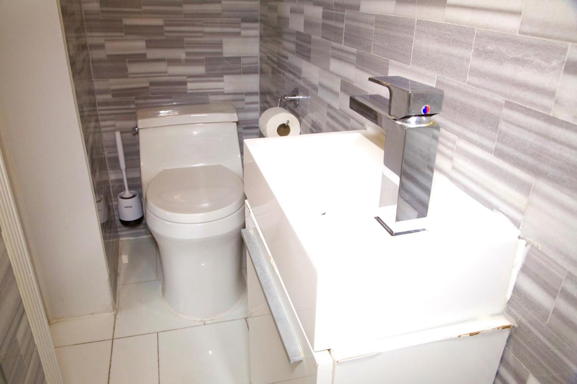 New2 York Style Near Park *