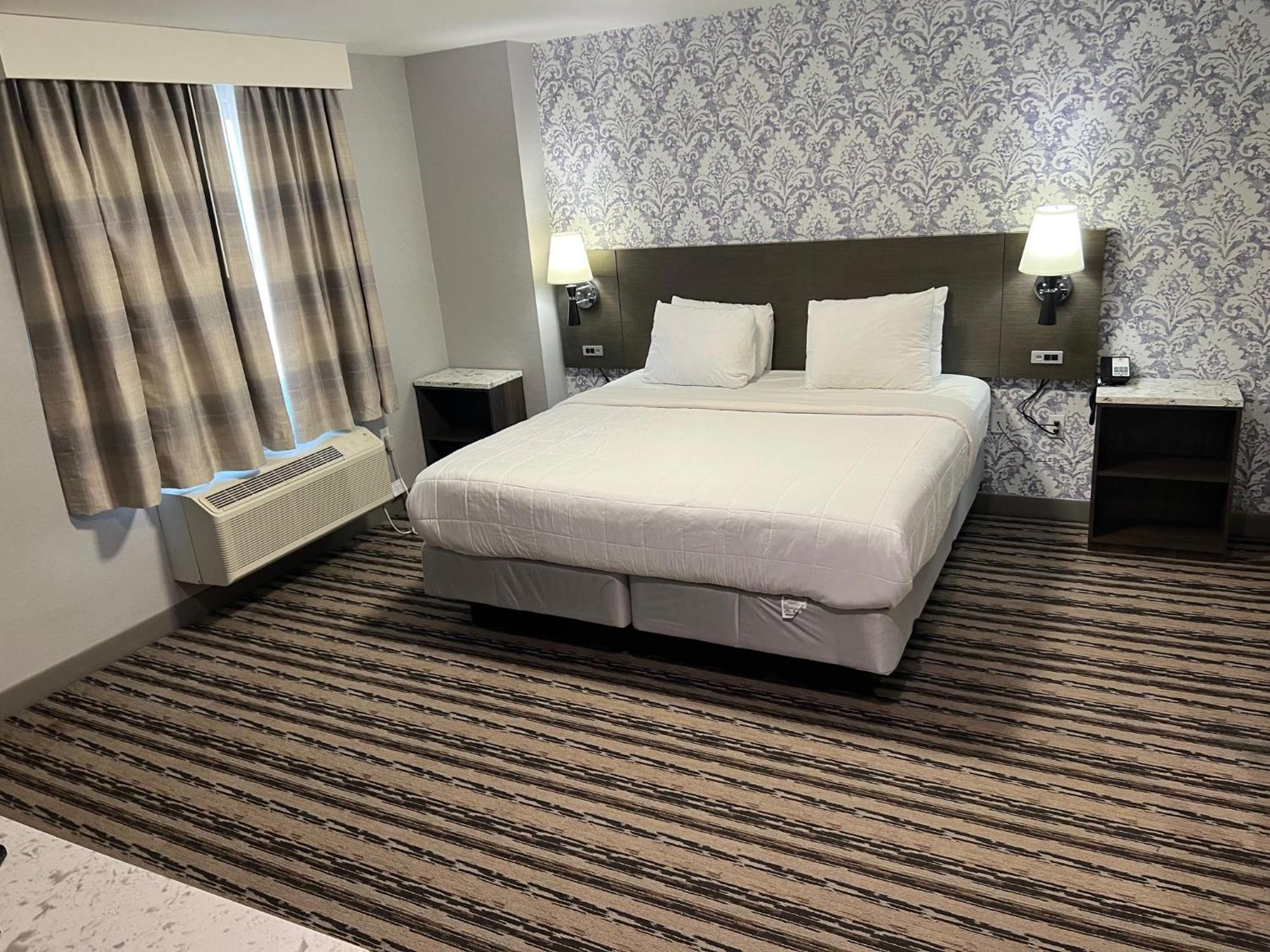 The Essence At Jfk Hotel New York