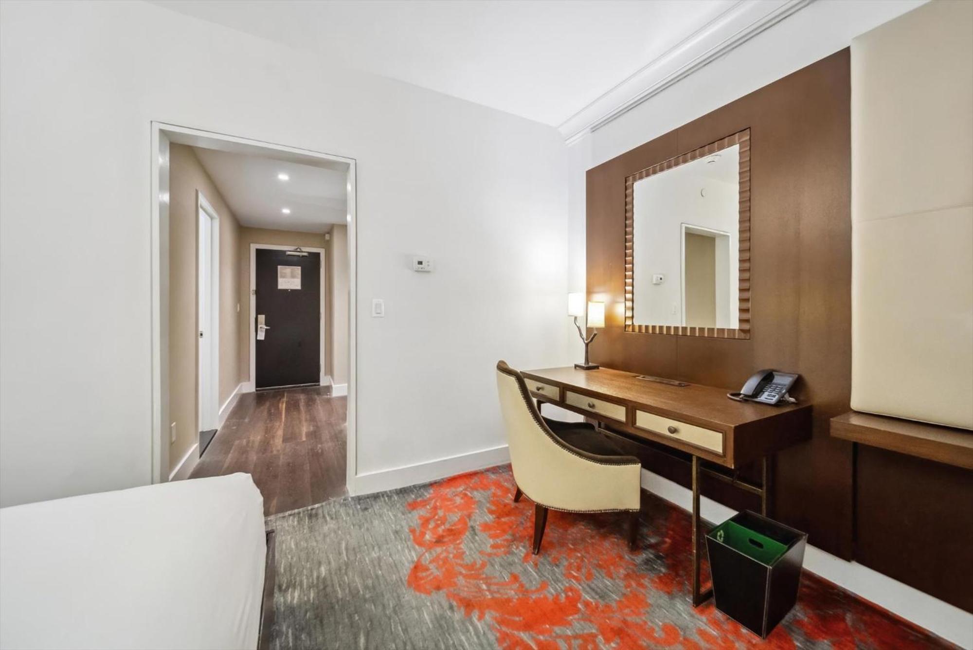 Hotel Lexington Plaza 4*
