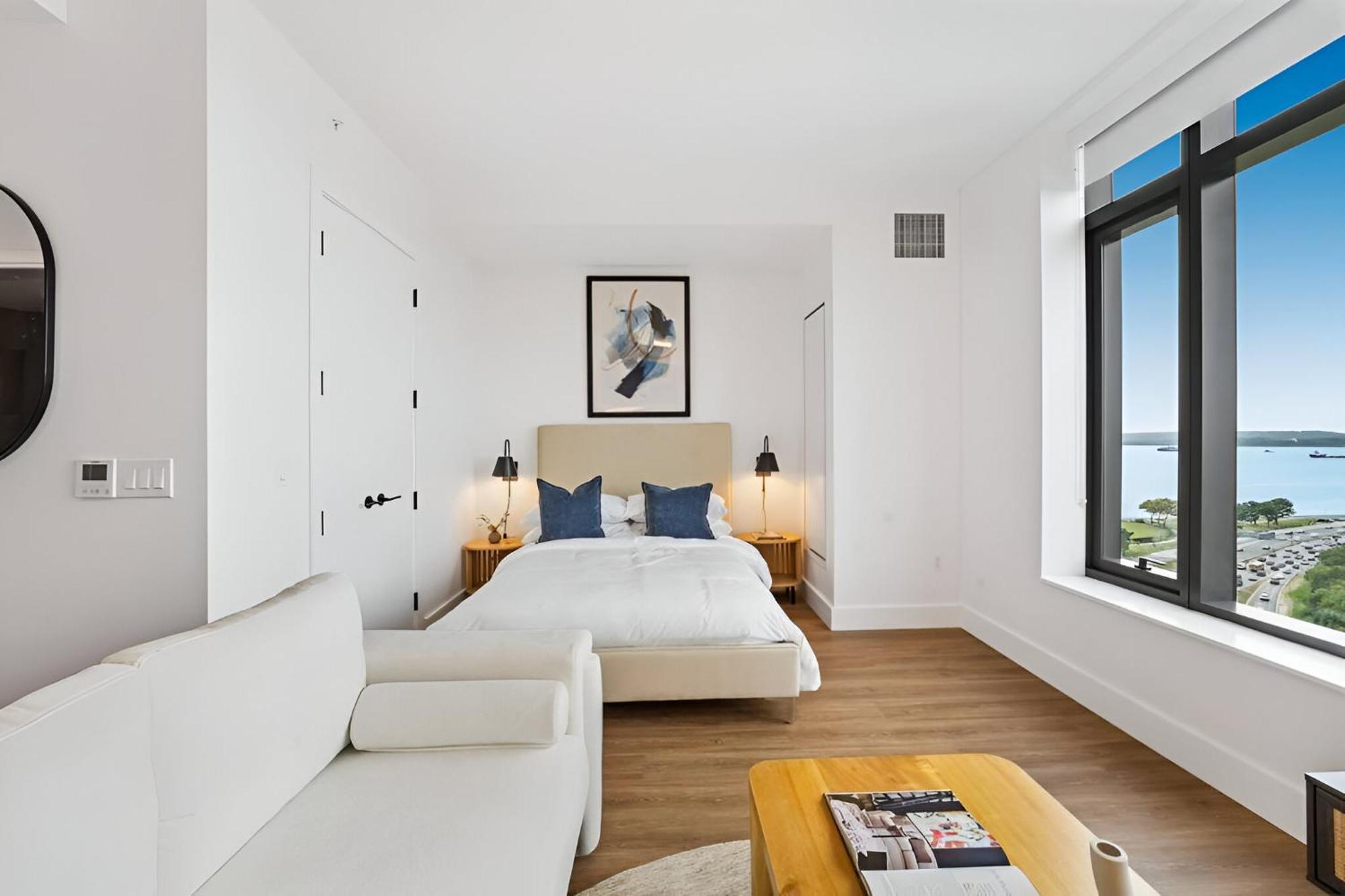 Posh With Luxe Amenities In Prime Location! New York