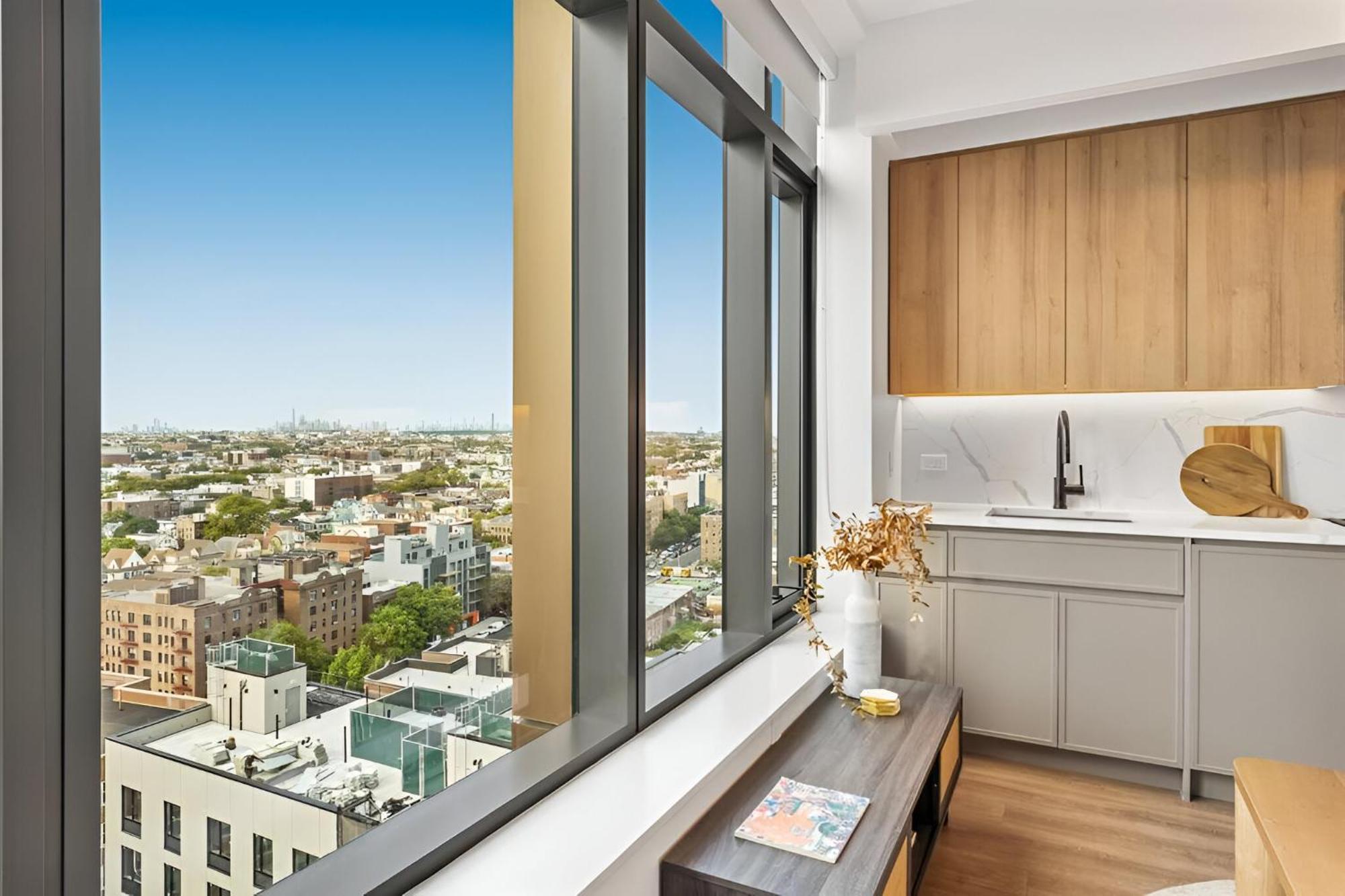 Posh With Luxe Amenities In Prime Location! New York