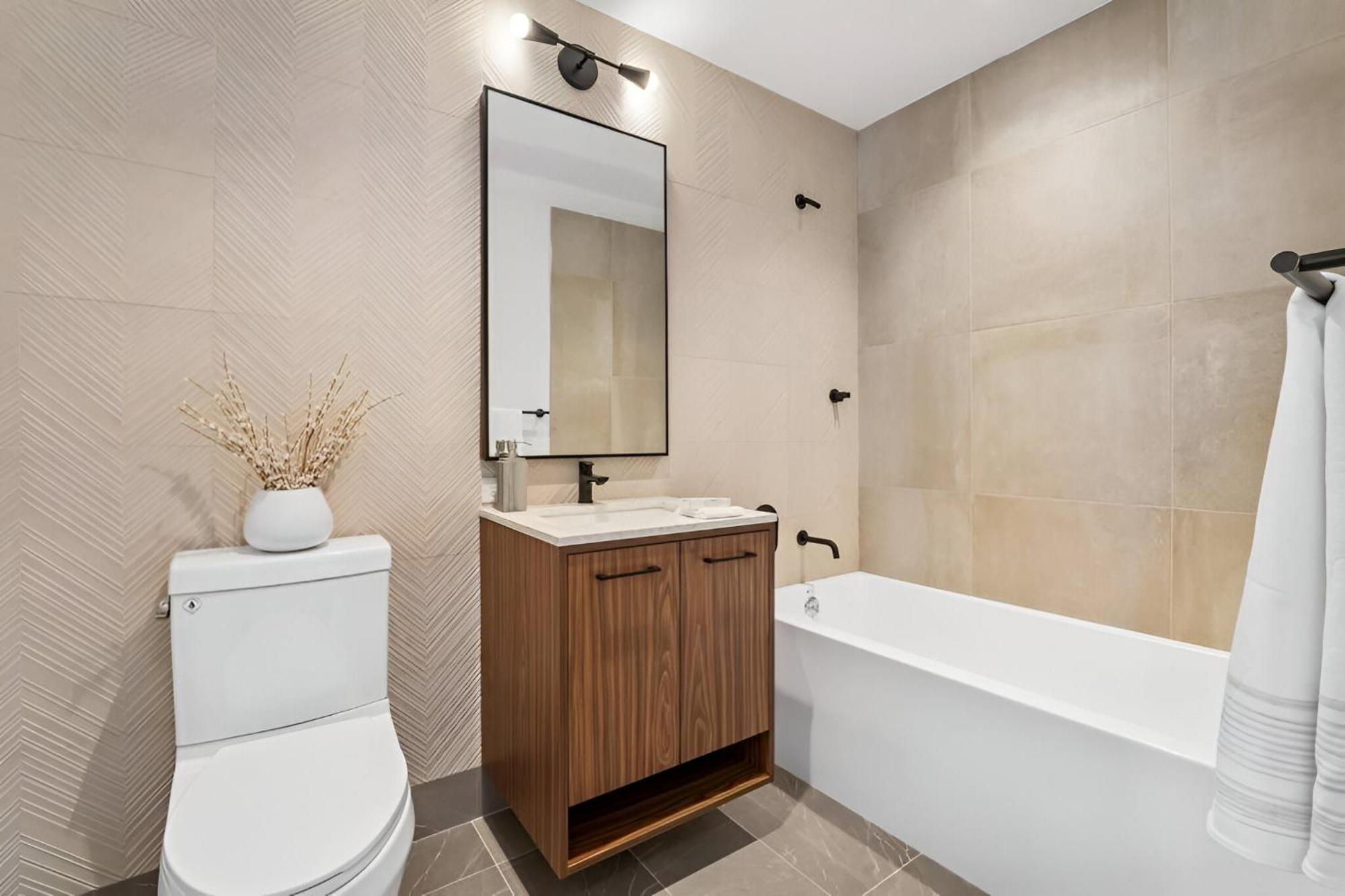 Posh With Luxe Amenities In Prime Location! New York