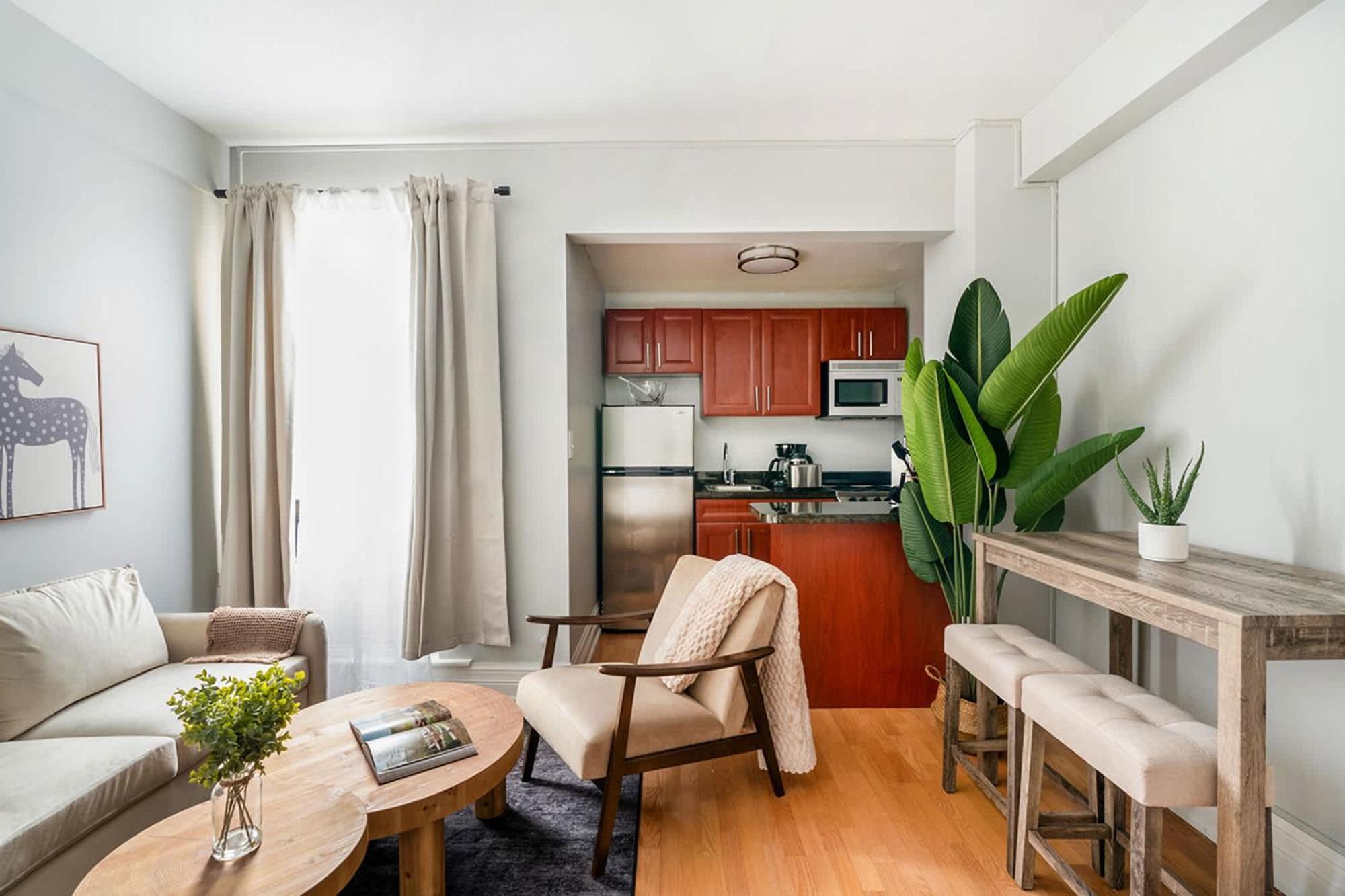 73-812 New Uws Doorman Gym