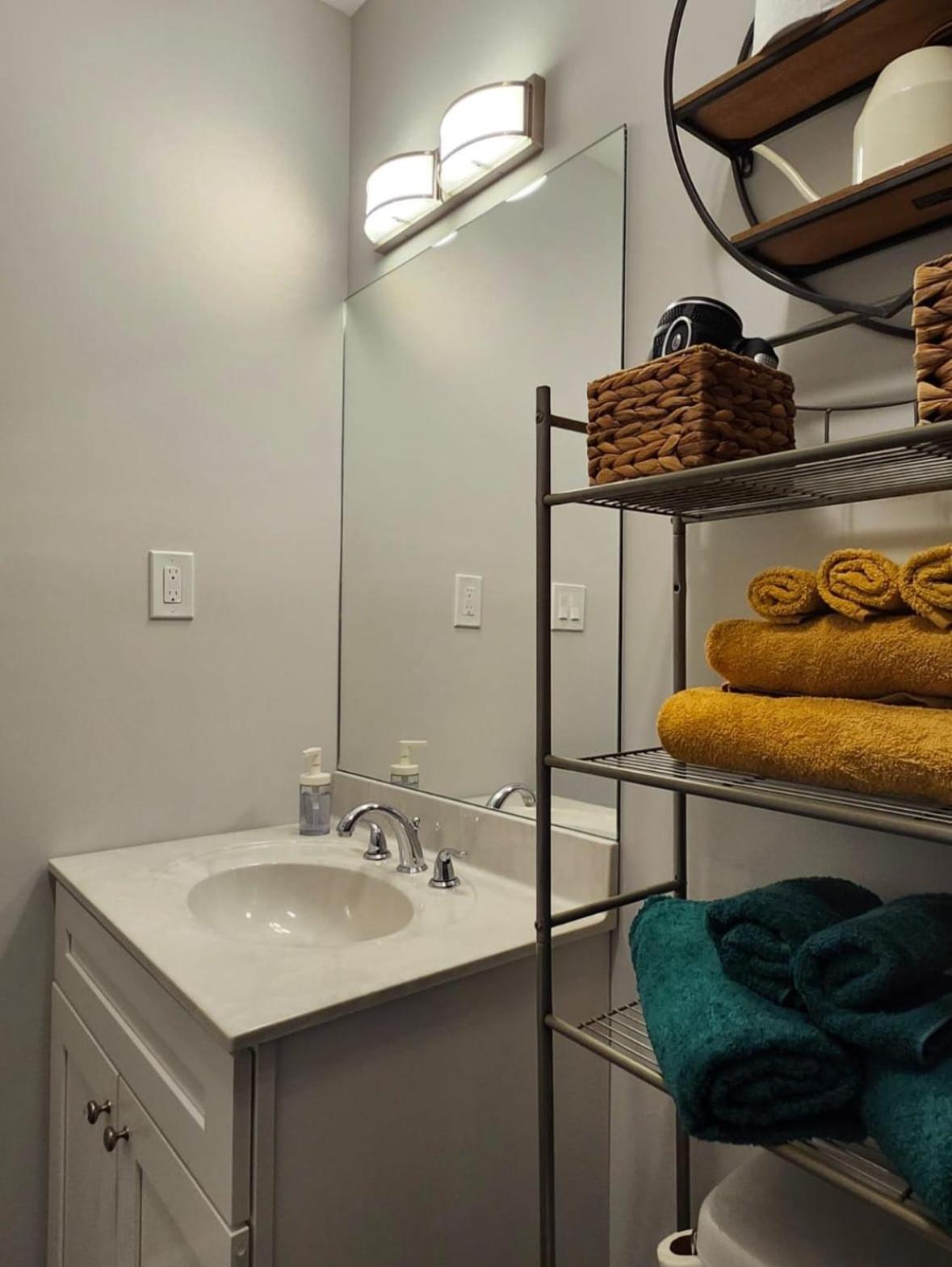 Comfy, Cozy, Stylish And Affordable - Free Parking Homestay