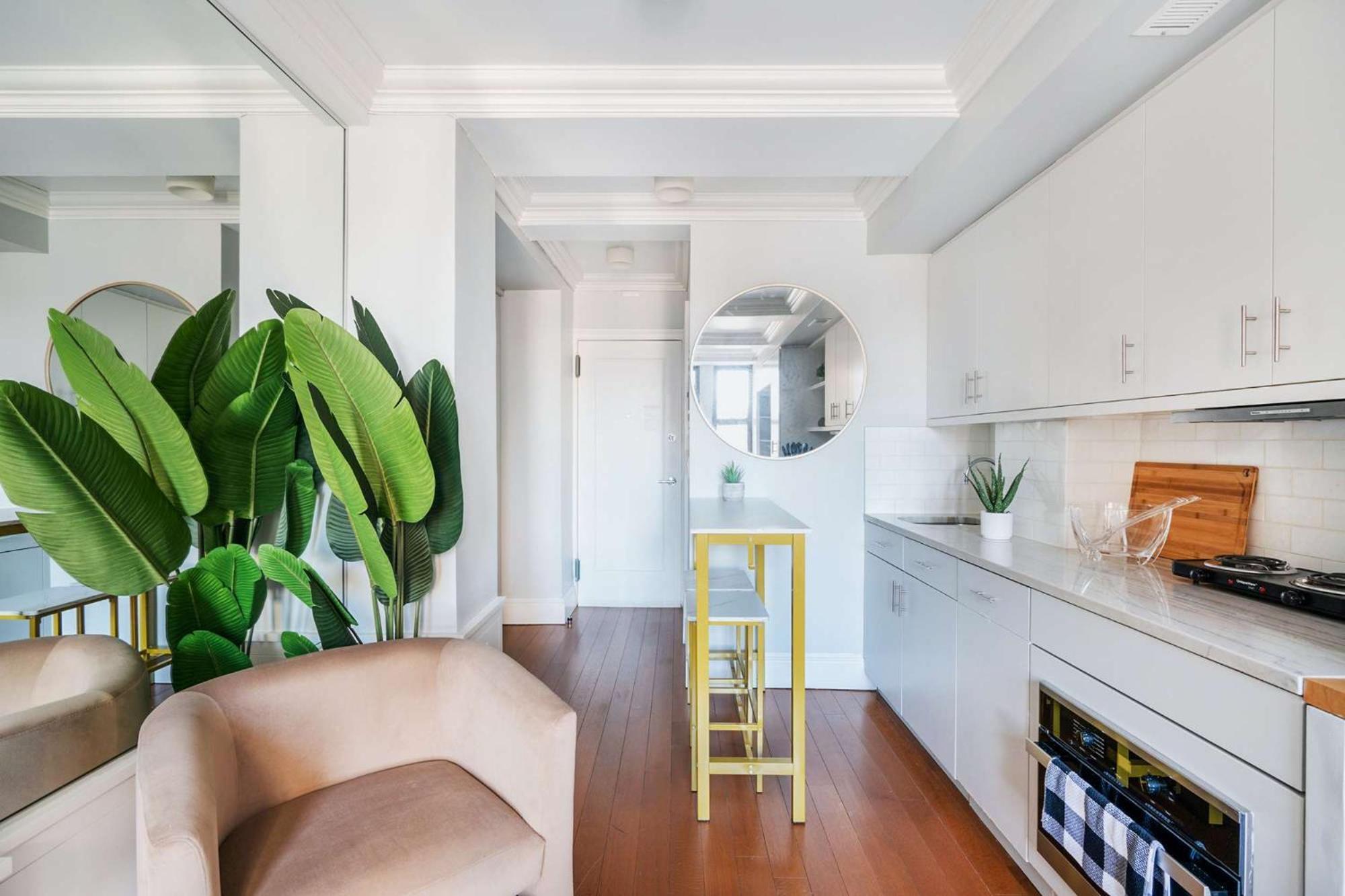 73-1509 New Uws Doorman Gym *