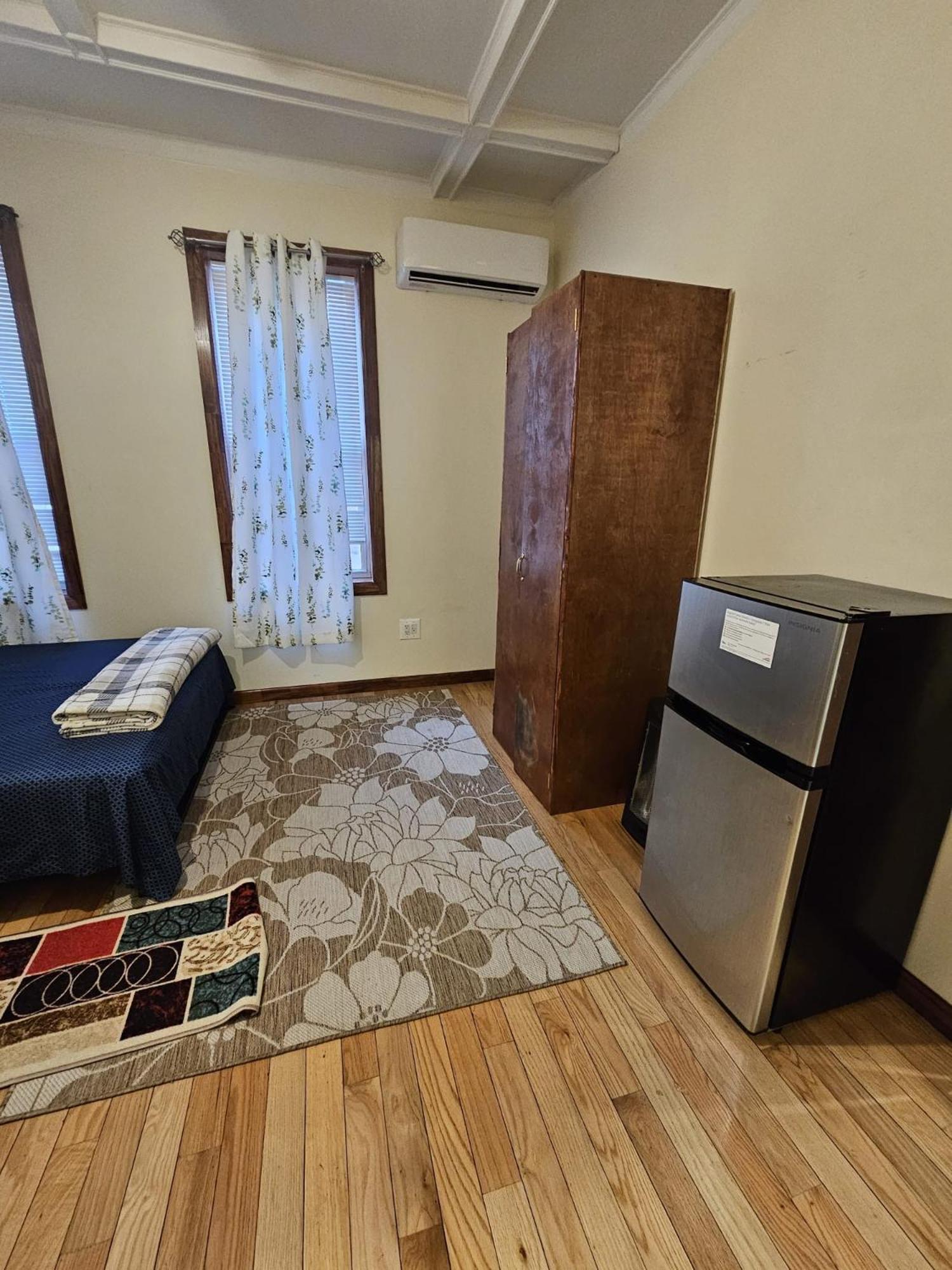 Mukbul & Nesa Llc Apartment *