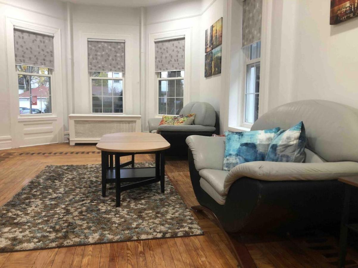 Gorgeous Victorian House!! Entire In Sam's *