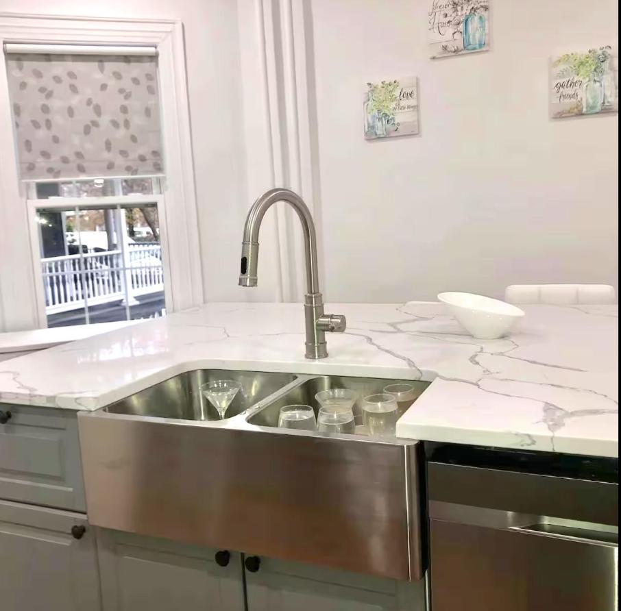 Gorgeous Victorian House!! Entire In Sam's New York