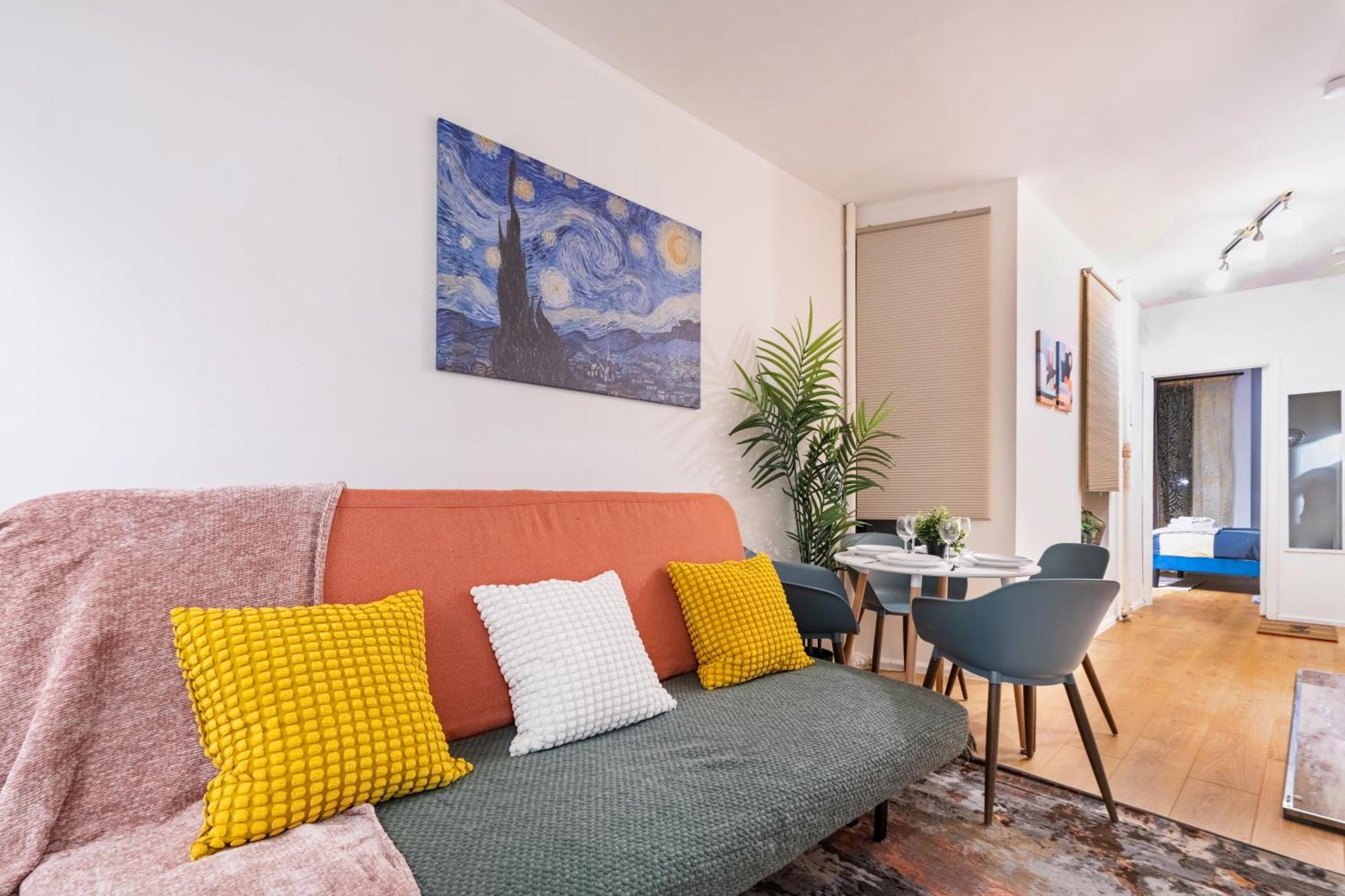 2 Bedroom Paradise In Hells Kitchen Manhattan Apartment New York