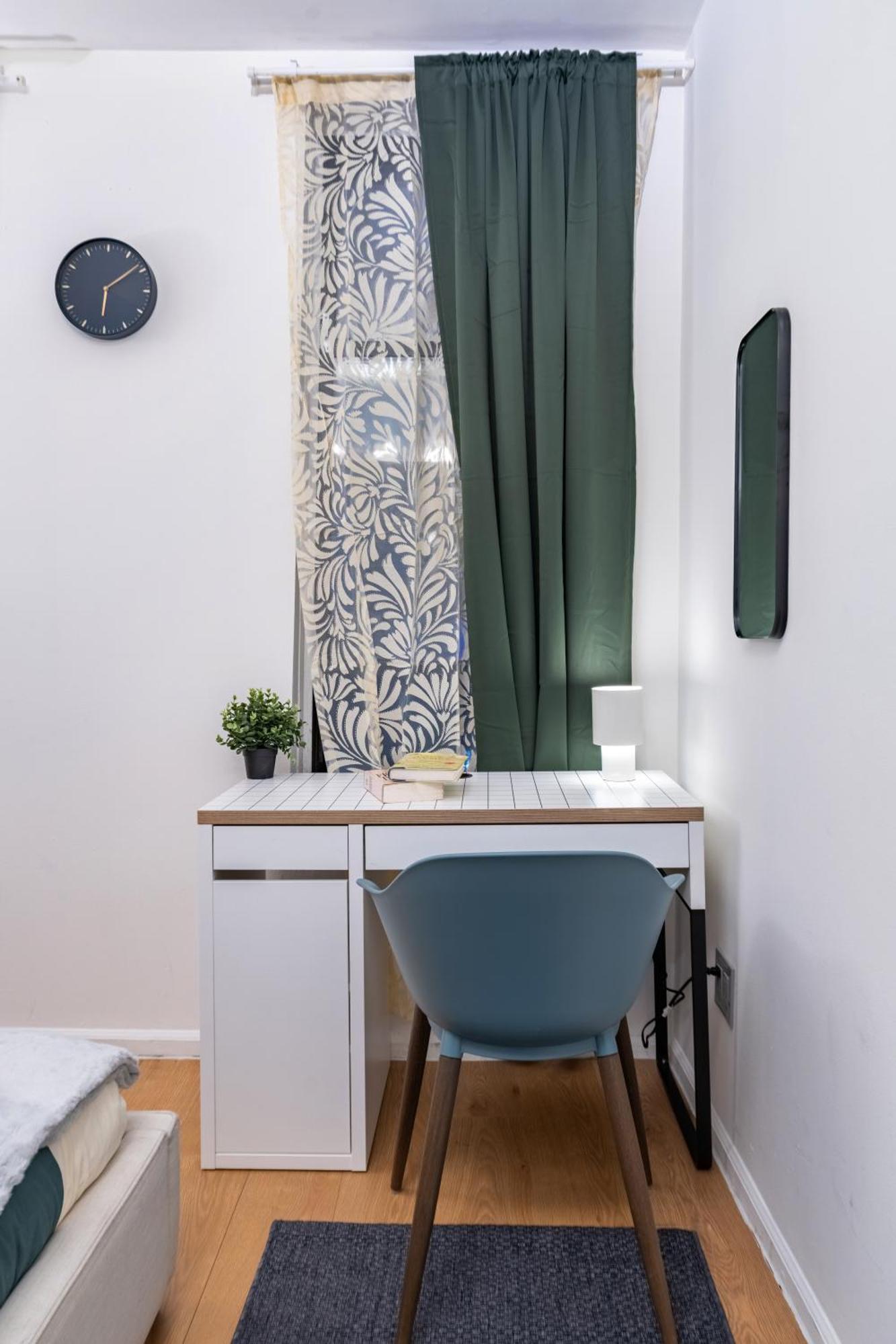 2 Bedroom Paradise In Hells Kitchen Manhattan Apartment New York