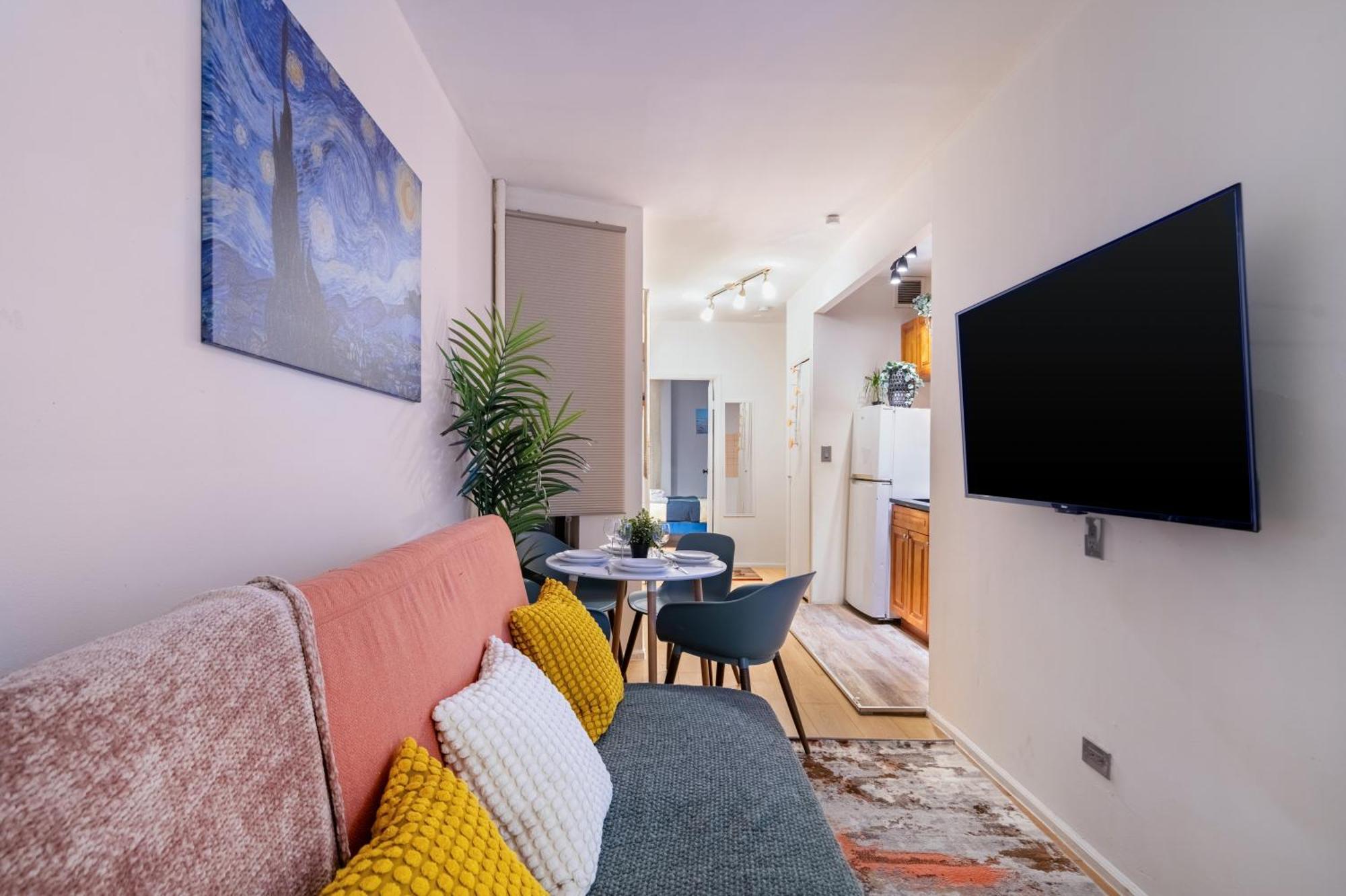 2 Bedroom Paradise In Hells Kitchen Manhattan Apartment