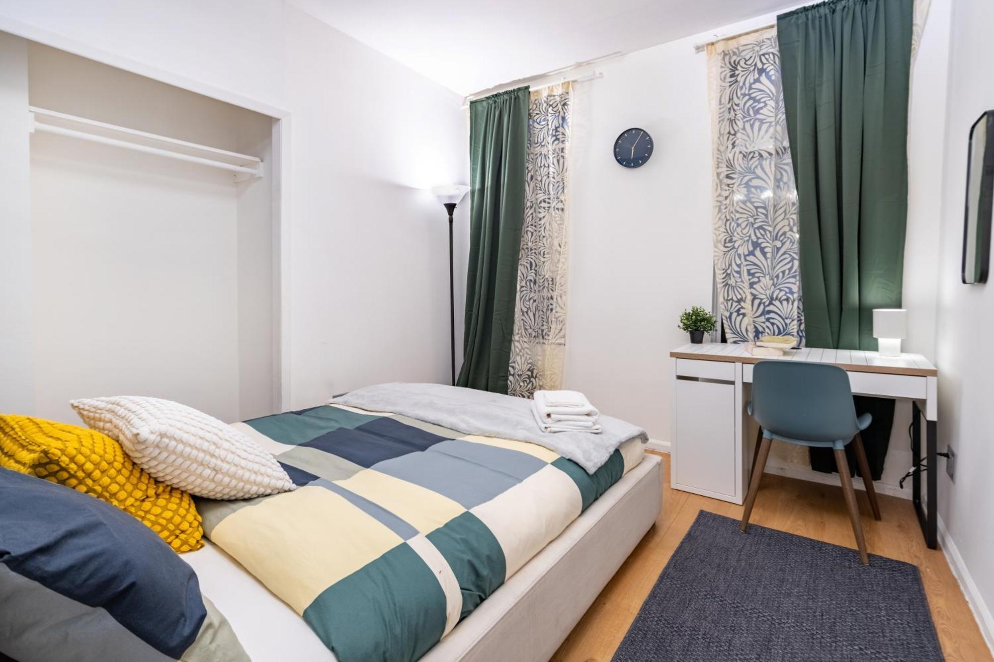 2 Bedroom Paradise In Hells Kitchen Manhattan Apartment New York