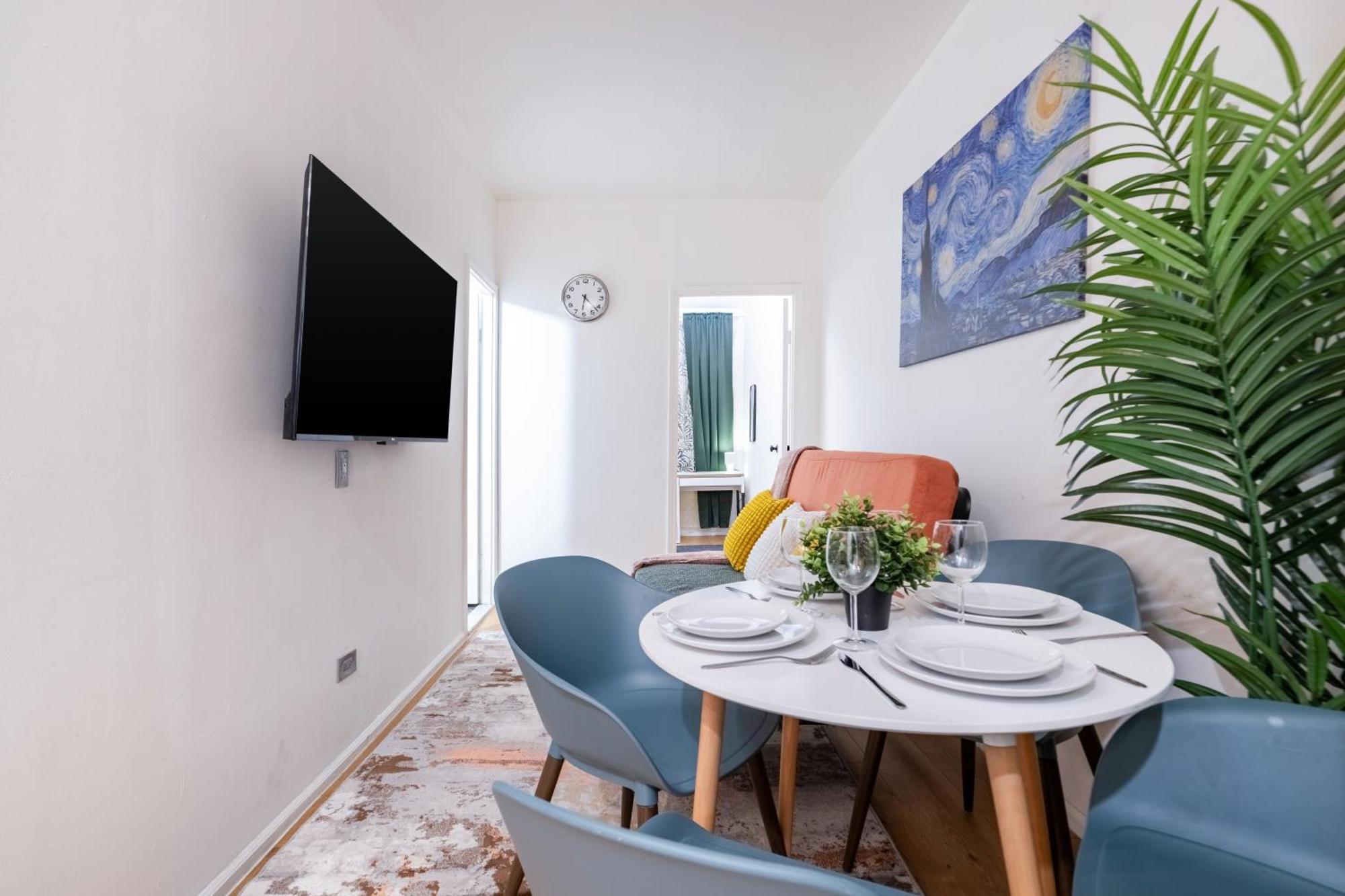 2 Bedroom Paradise In Hells Kitchen Manhattan * New York