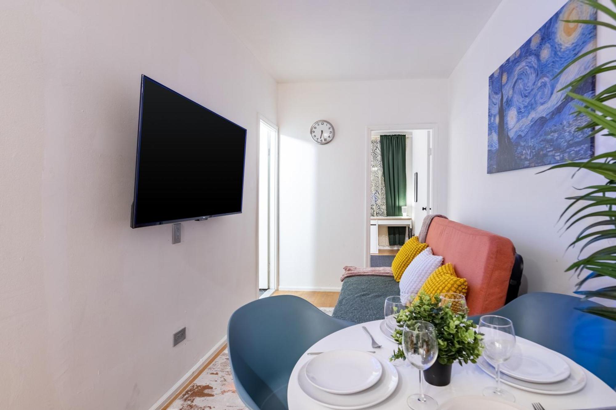 Apartment 2 Bedroom Paradise In Hells Kitchen Manhattan *